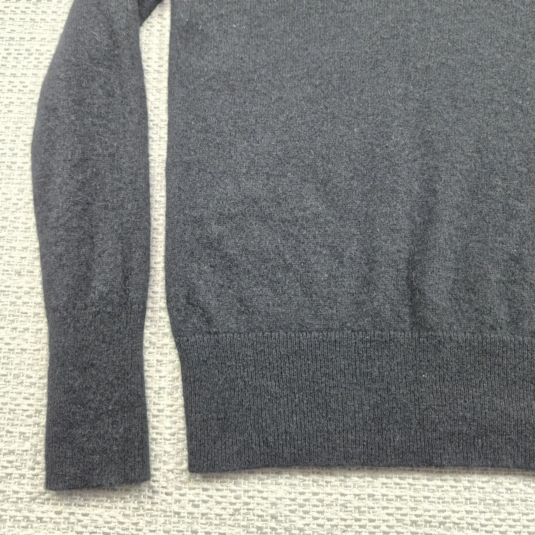 Vintage Sutton Studio Sweater Womens Small 100% Cashmere V-Neck Black Pullover Knit Tight-Knit Raglan Sleeve Casual Size S / US 4 / IT 40 - 3 Thumbnail