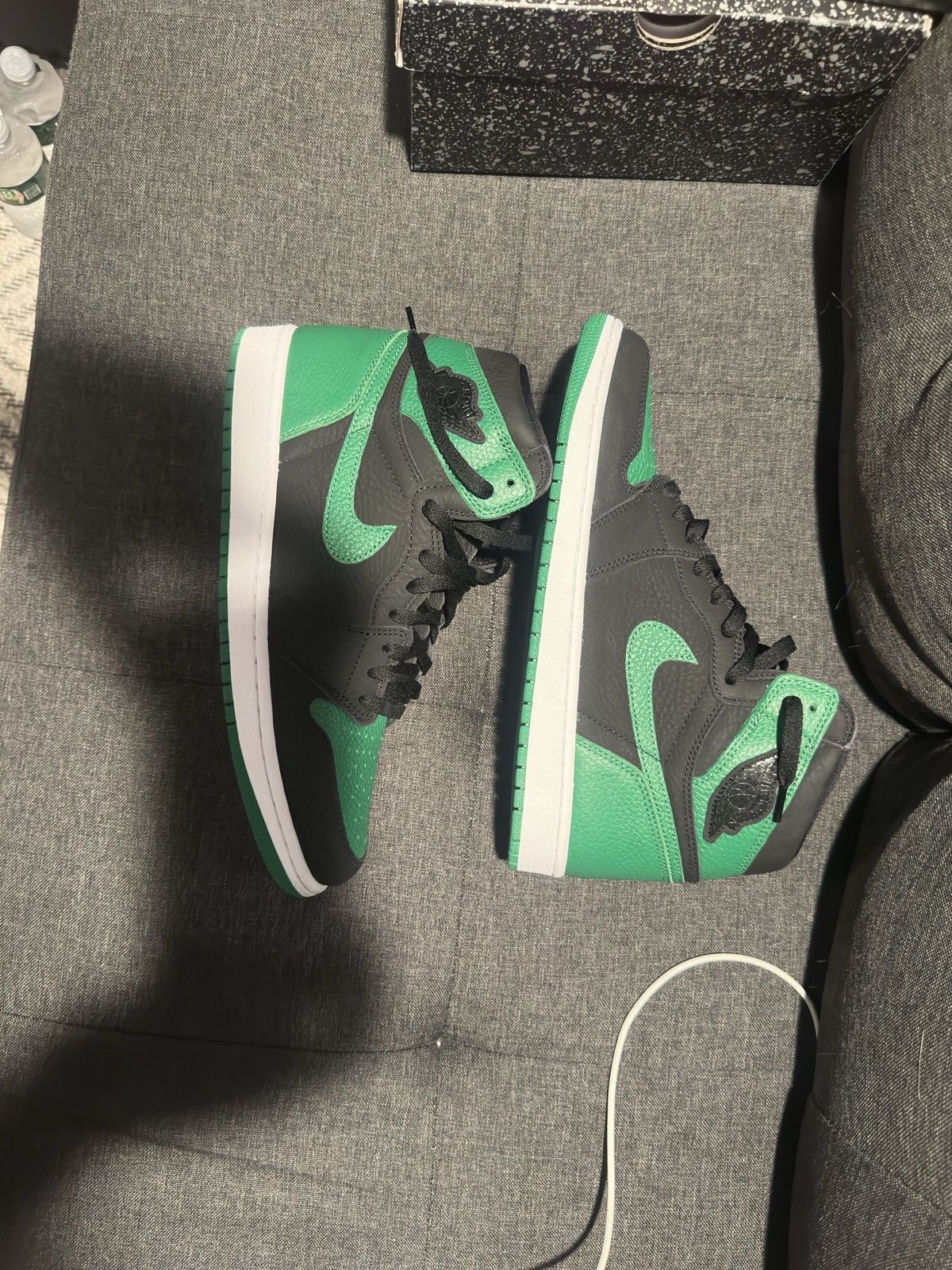 Jordan Brand Air Jordan 1 Pine Green Size US 11 / EU 44 - 1 Thumbnail