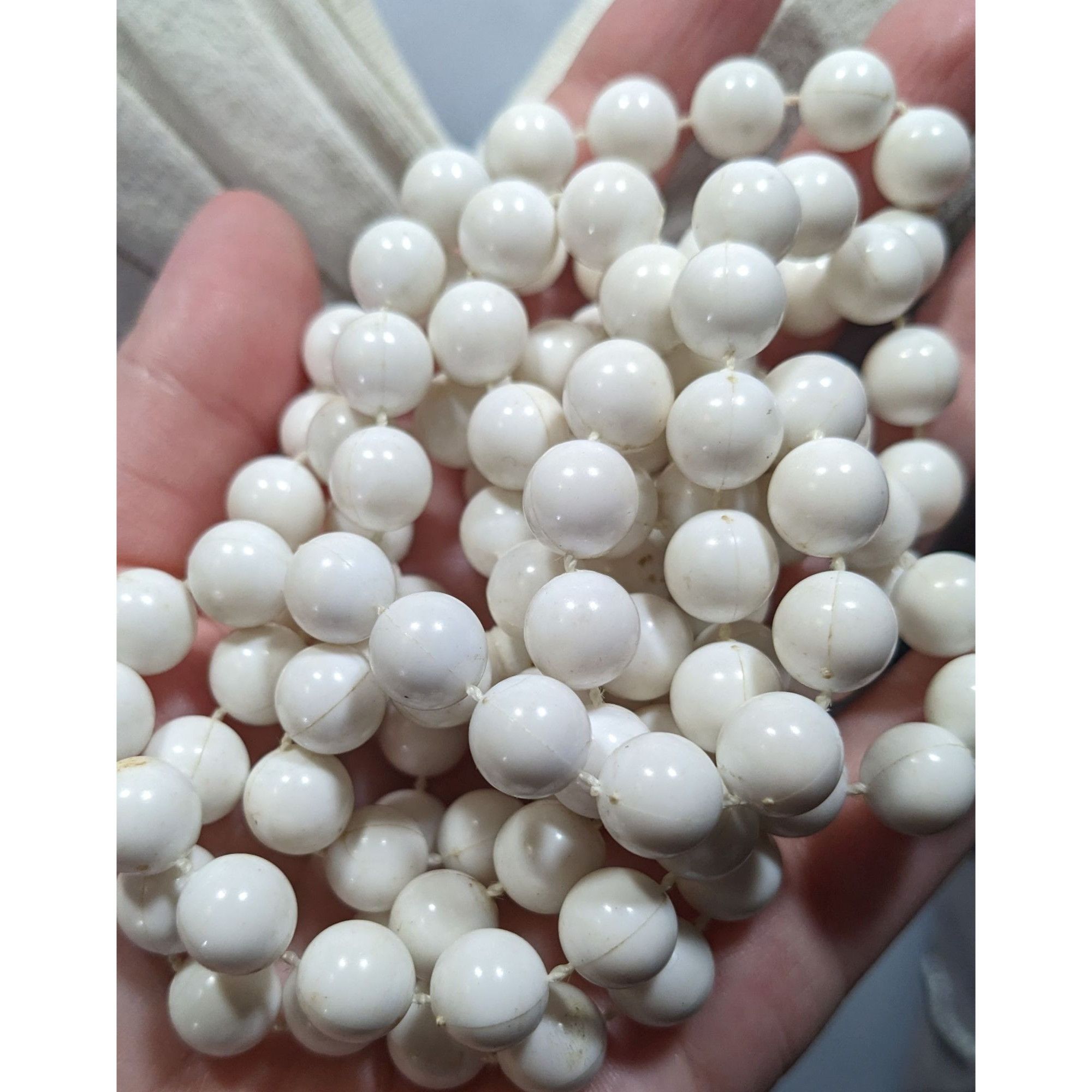 Other Retro White Extra Long Plastic Beaded Necklace Size ONE SIZE - 4 Thumbnail