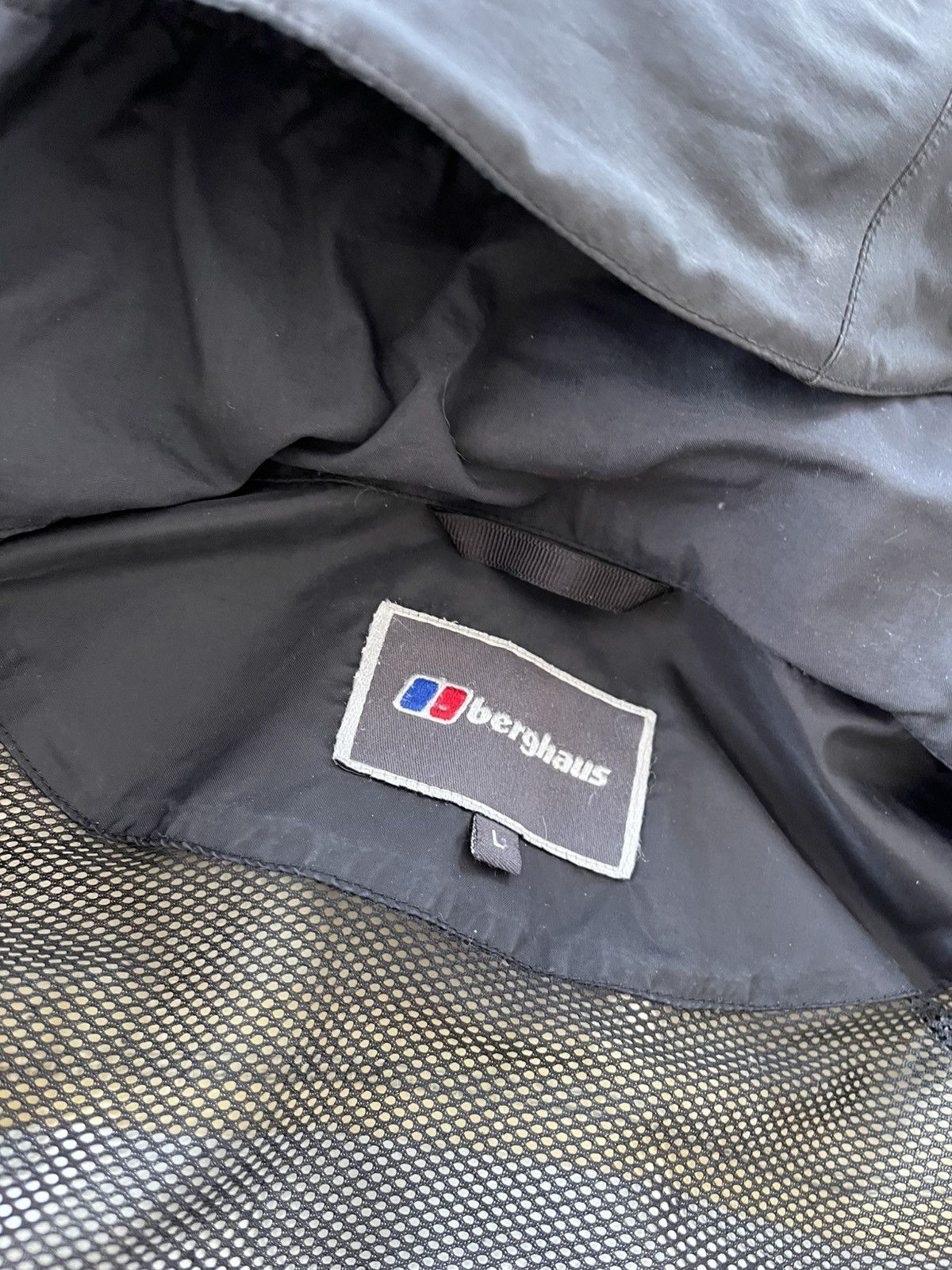 Berghaus Vintage Berghaus GoreTex Navy Black Windbreaker Jacket Y2K Size US L / EU 52-54 / 3 - 17 Thumbnail