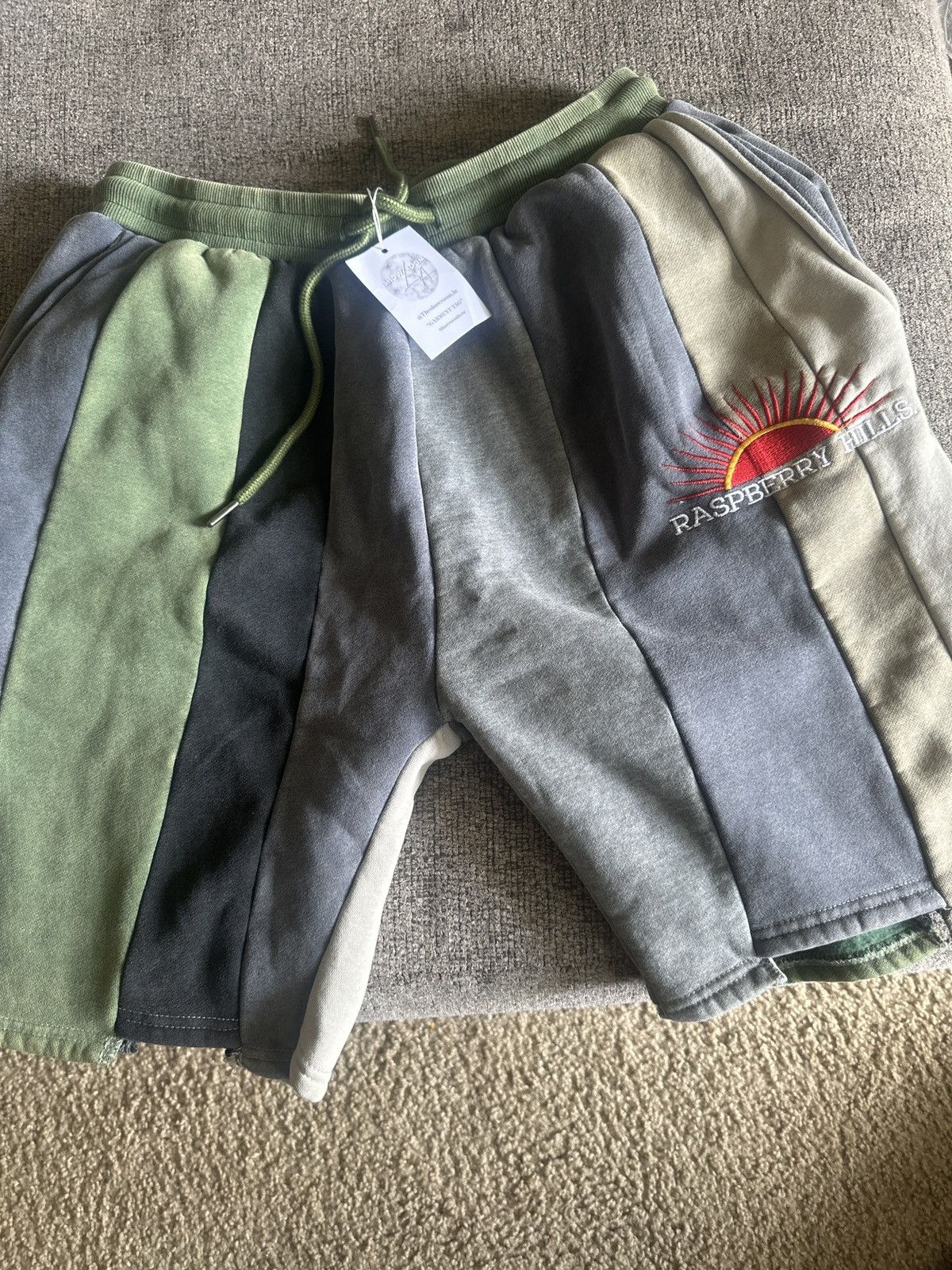 The GV Gallery Raspberry Hills Size US 30 / EU 46 - 2 Thumbnail