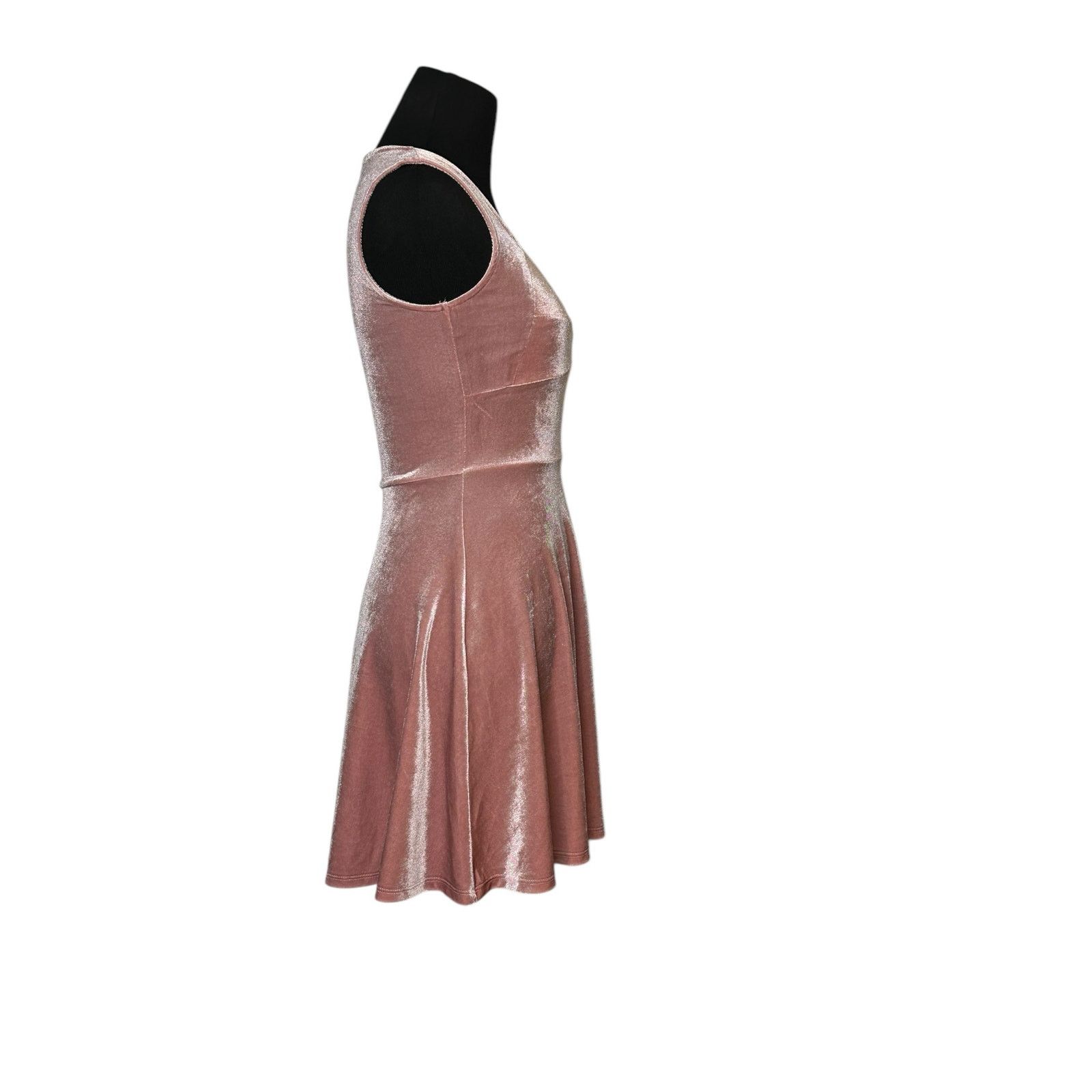 Forever 21 Forever 21 pink velvet fit and flare mini dress size Small Size S / US 4 / IT 40 - 13 Thumbnail