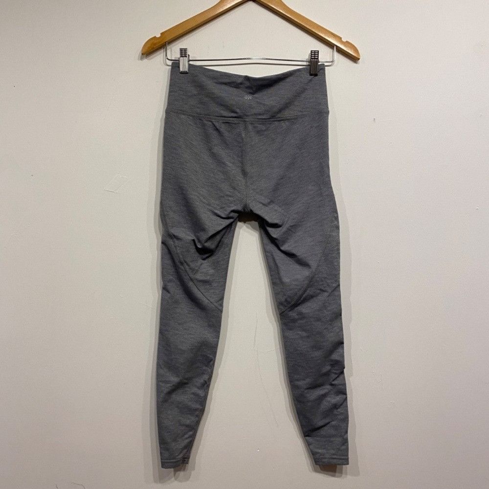 Athleta Athleta Light Grey Chaturunga Leggings Size Small Size 26" / US 2 / IT 38 - 6 Thumbnail