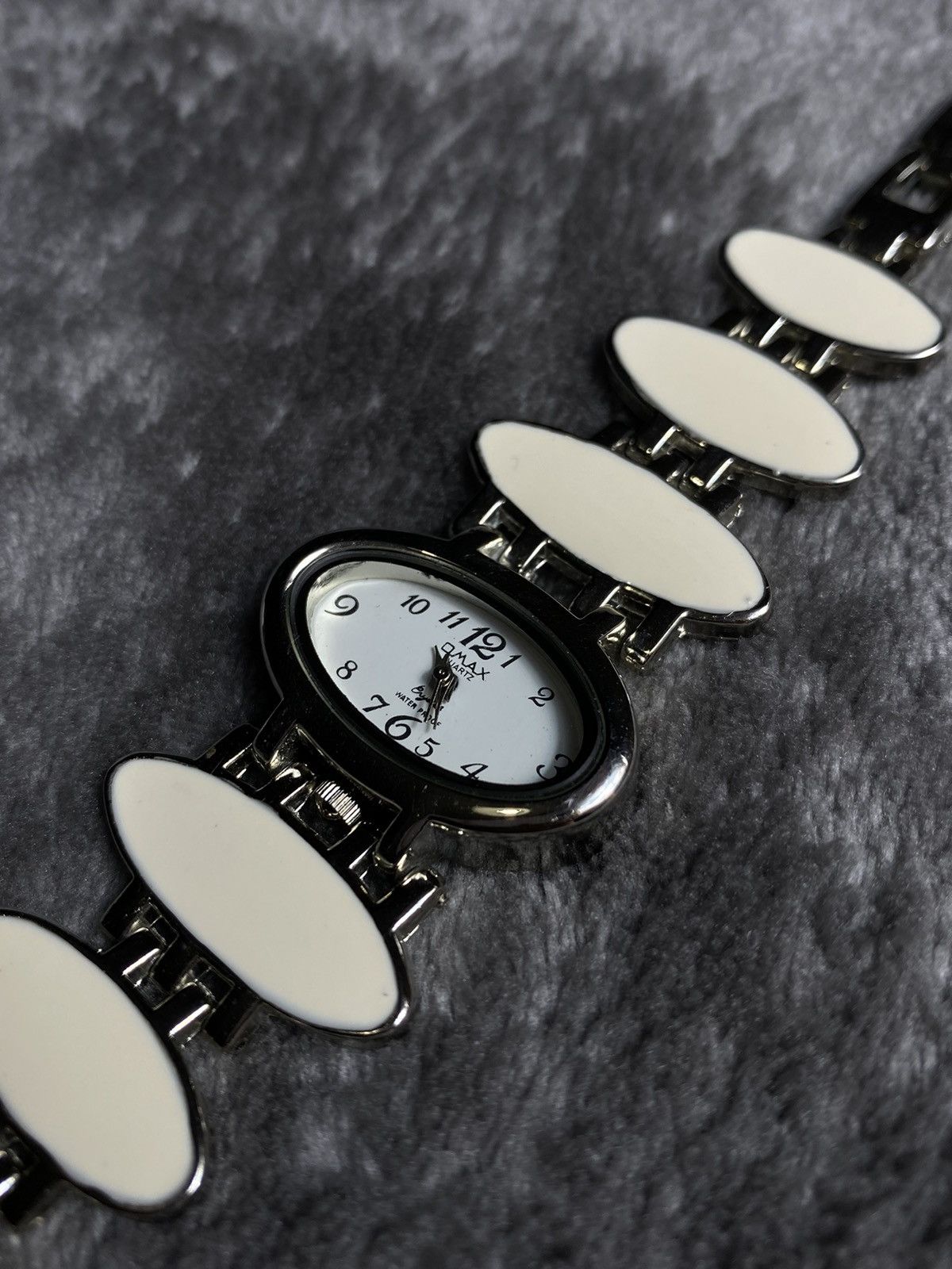 Vintage Futuristic Vintage OMAX Bracelet Watch in Japanese Style Size ONE SIZE - 4 Thumbnail