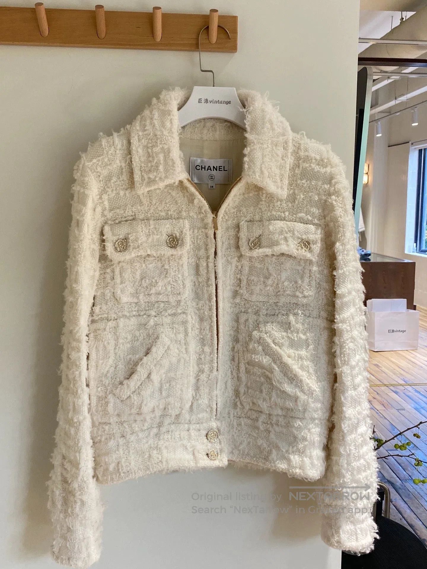 Chanel Chanel 2023 White Collar Jacket. Size US L / EU 52-54 / 3 - 1 Thumbnail