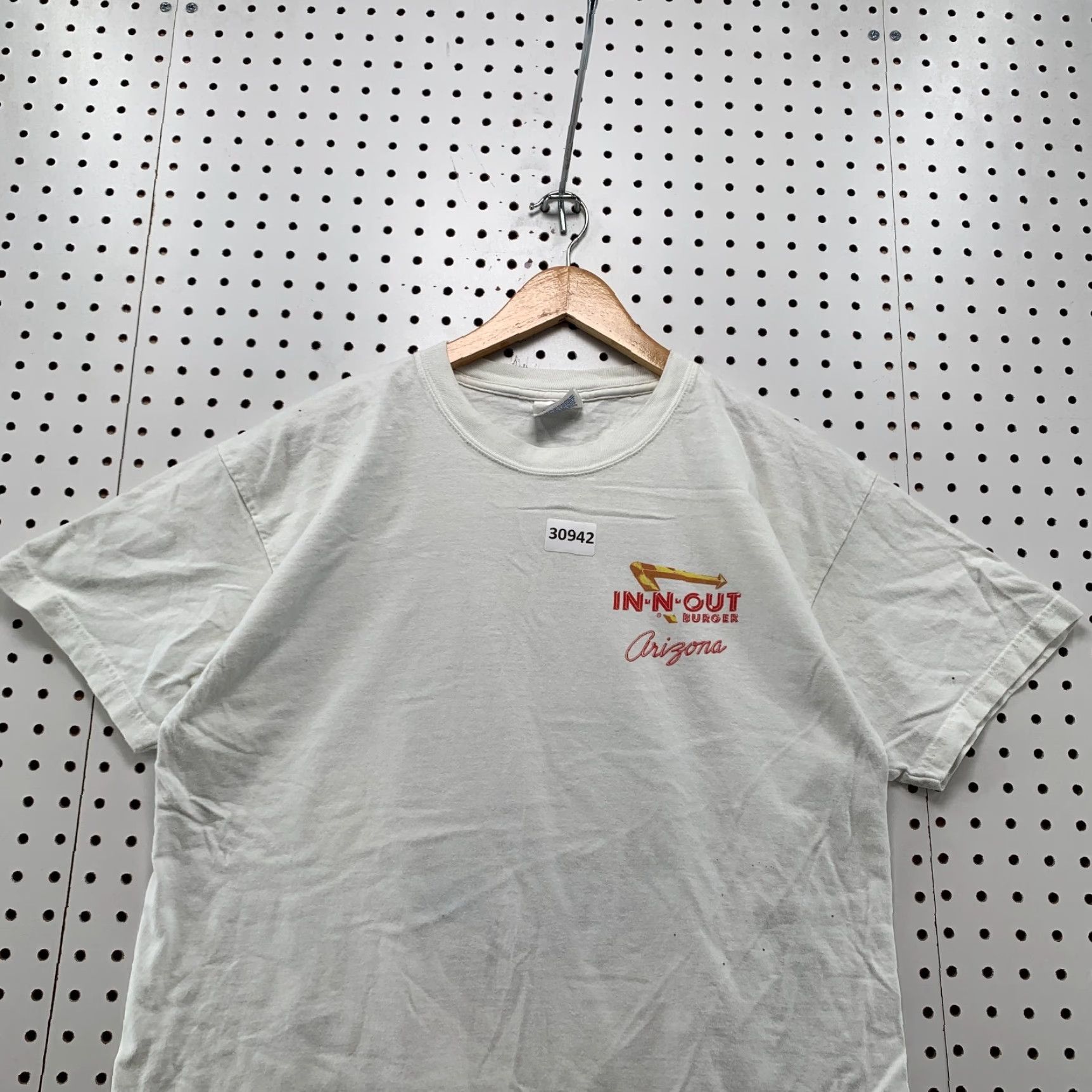 Hanes VINTAGE Hanes IN N Out Arizona Shirt Graphic White Classic Car T-Shirt Adult Medium 21X28 Mens Size US M / EU 48-50 / 2 - 3 Thumbnail