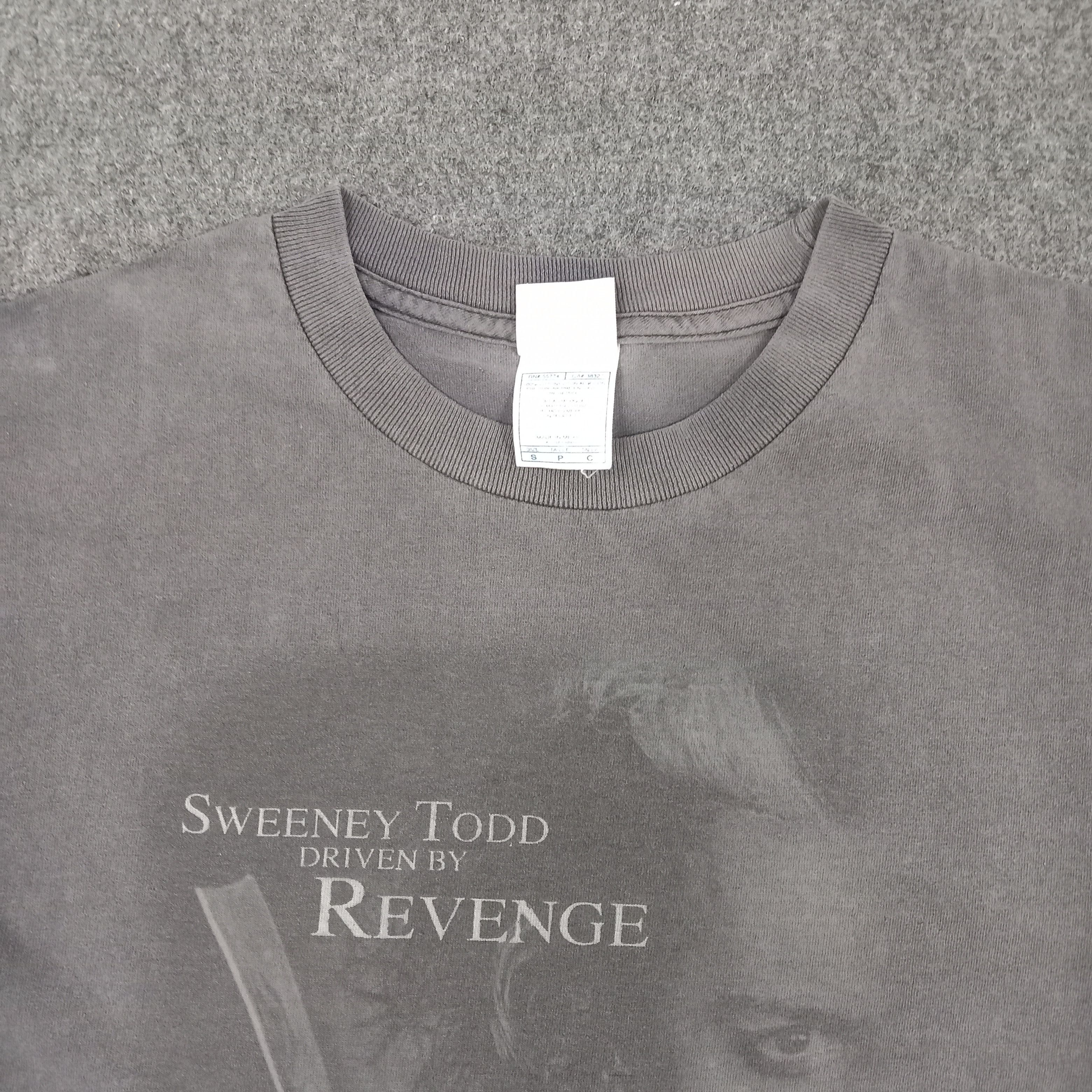 Vintage Sweeney Todd Driven By Revenge Horror Movie Tshirt Size US S / EU 44-46 / 1 - 3 Thumbnail