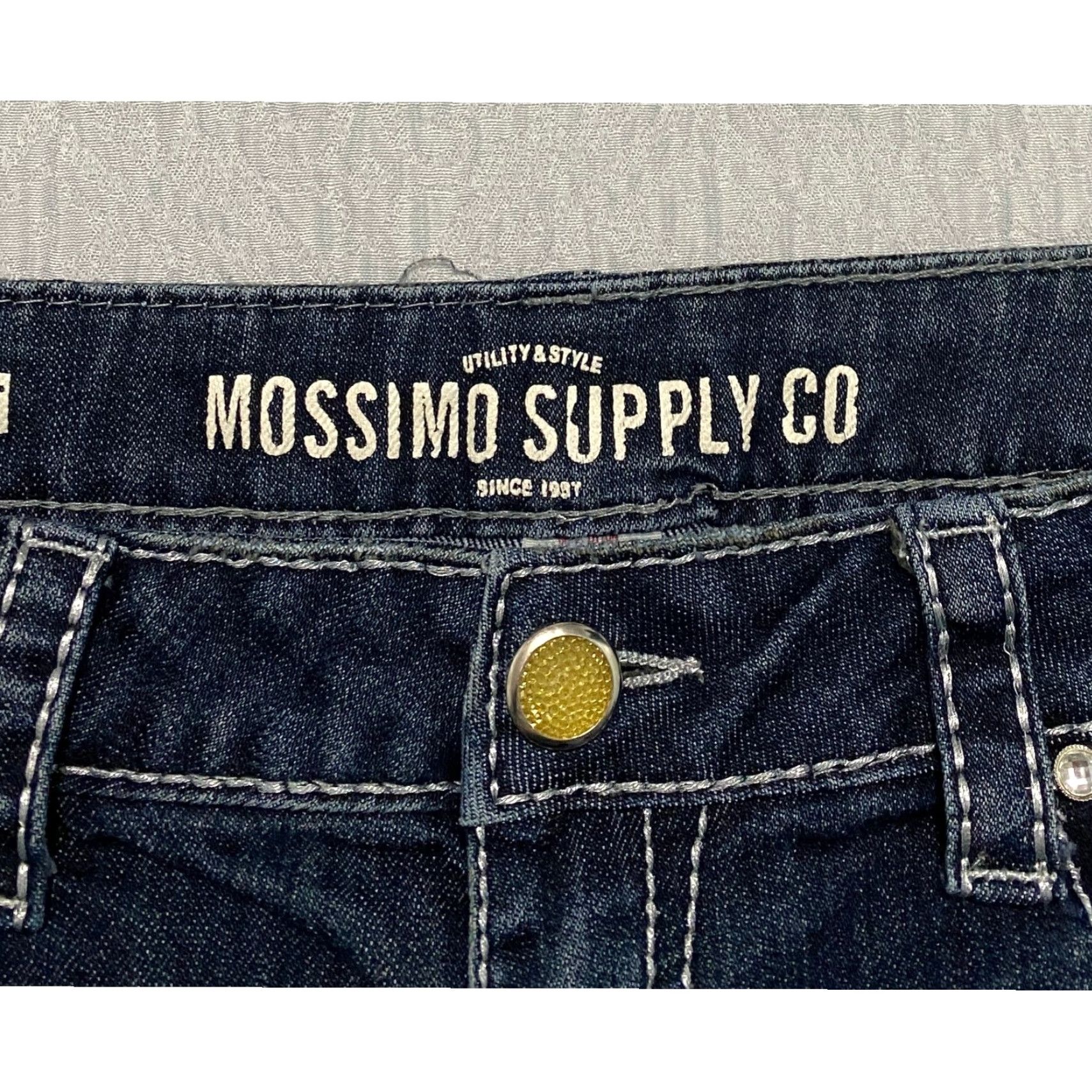 Mossimo Mossimo Jeans Bootcut Womens 13 Blue Dark Wash Embellished Pockets Sequin Rhinestone Utility Style Flap Zipper Button Cotton Denim 33x33 Size 34" / US 12 / IT 48 - 6 Thumbnail