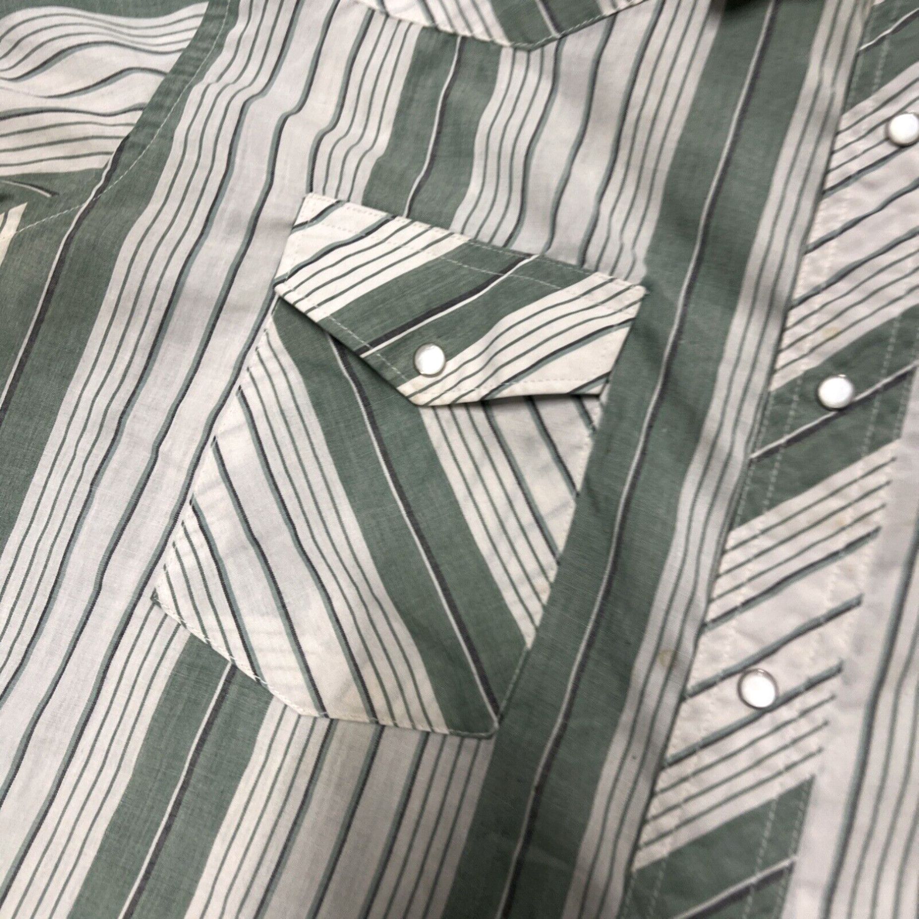 Wrangler Wrangler Cowboy Cut Regular Fit Shirt Mens Large 16.5 Green X Long Tails Size US L / EU 52-54 / 3 - 3 Thumbnail