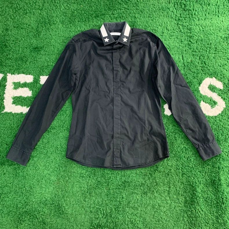 Givenchy Givenchy Pocket Logo Round Neck Short Sleeve Size US L / EU 52-54 / 3 - 1 Thumbnail