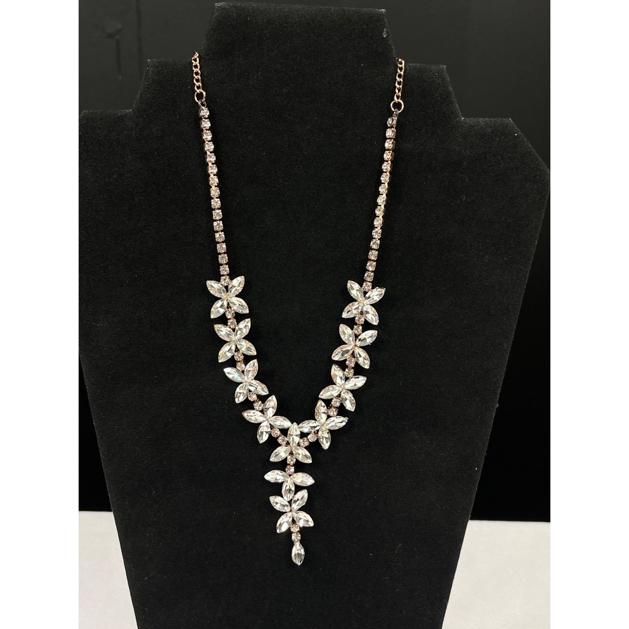 Designer Elegant Crystal Rhinestone SKU 7860 Necklace With Floral Pen Size ONE SIZE - 1 Thumbnail