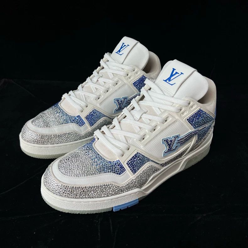 Louis Vuitton Louis Vuitton Blue sky and white clouds full of drilling b Size US 9.5 / EU 42-43 - 1 Thumbnail