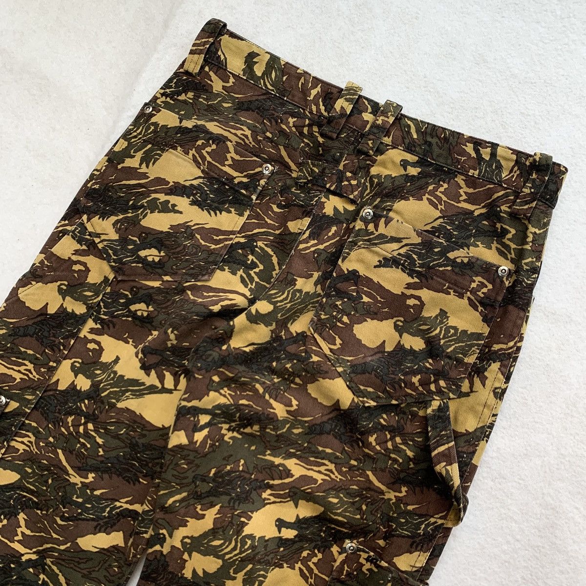 20471120 20471120 "Dragon & Tiger" Camo Carpenter Pants Size US 30 / EU 46 - 8 Thumbnail