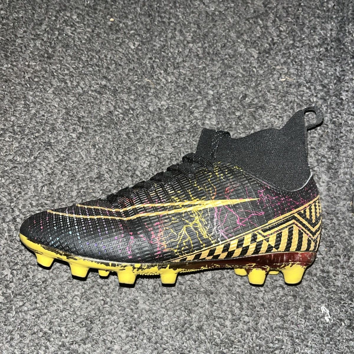 Other Kids Football boots size 3.5uk unique design Size US 5 / EU 37 - 2 Thumbnail