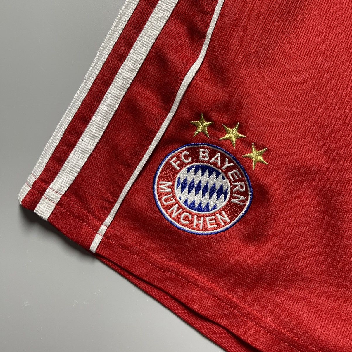 Vintage BAYERN ADIDAS 2006/2007 FOOTBALL SHORTS #31 SCHWEINSTEIGER Size US 43 - 2 Thumbnail