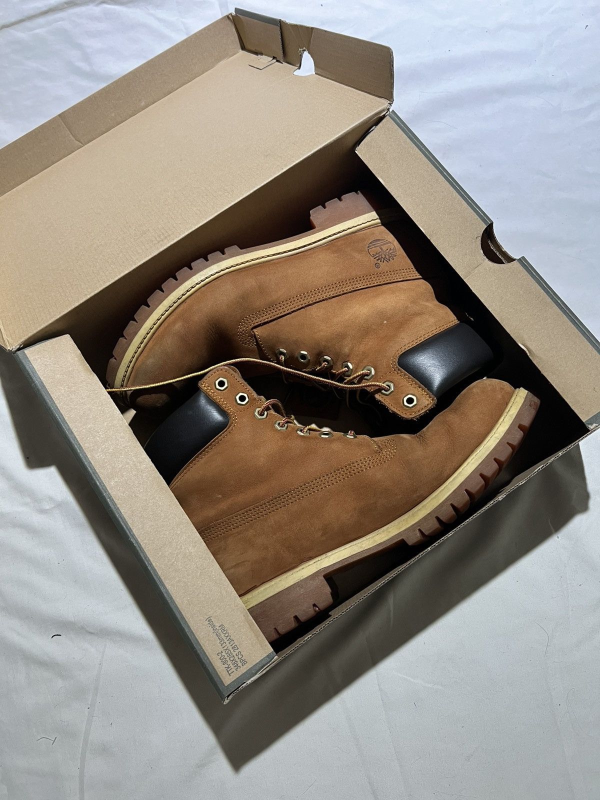 Timberland Timberland 6 Inch Boot Size US 10.5 / EU 43-44 - 1 Thumbnail