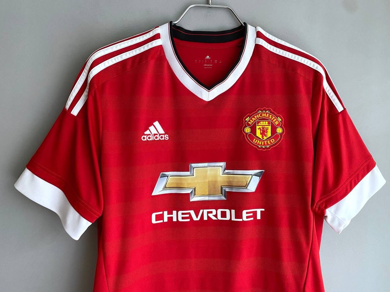 Adidas Manchester United 2015/16 Home Soccer Jersey, Size L, AC1414 Size US L / EU 52-54 / 3 - 4 Thumbnail