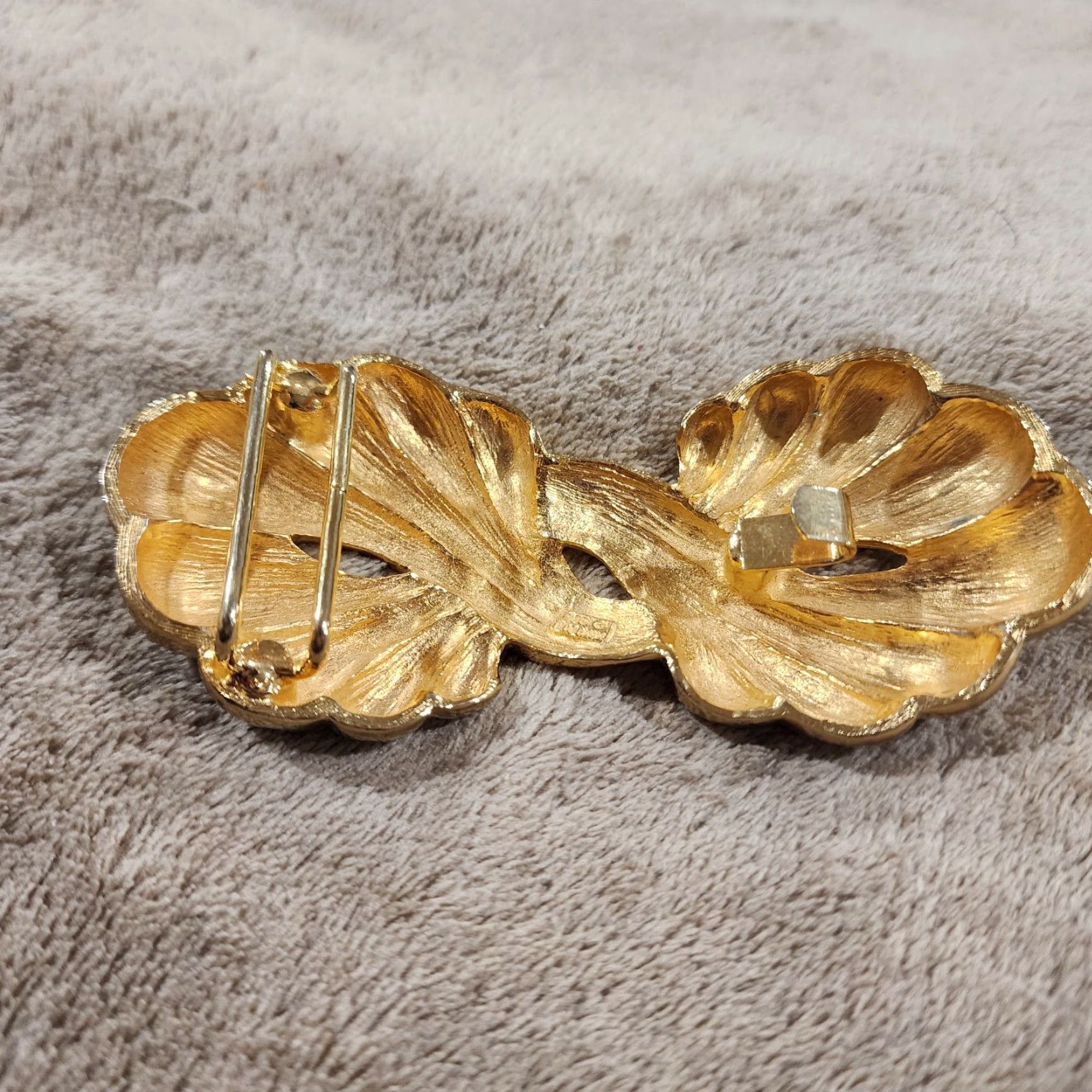 Vintage VINTAGE Mimi di N Bow Ribbon Belt Buckle Interlocking Gold Women 1970s Nature Belt Buckle Gold Women Size ONE SIZE - 6 Thumbnail