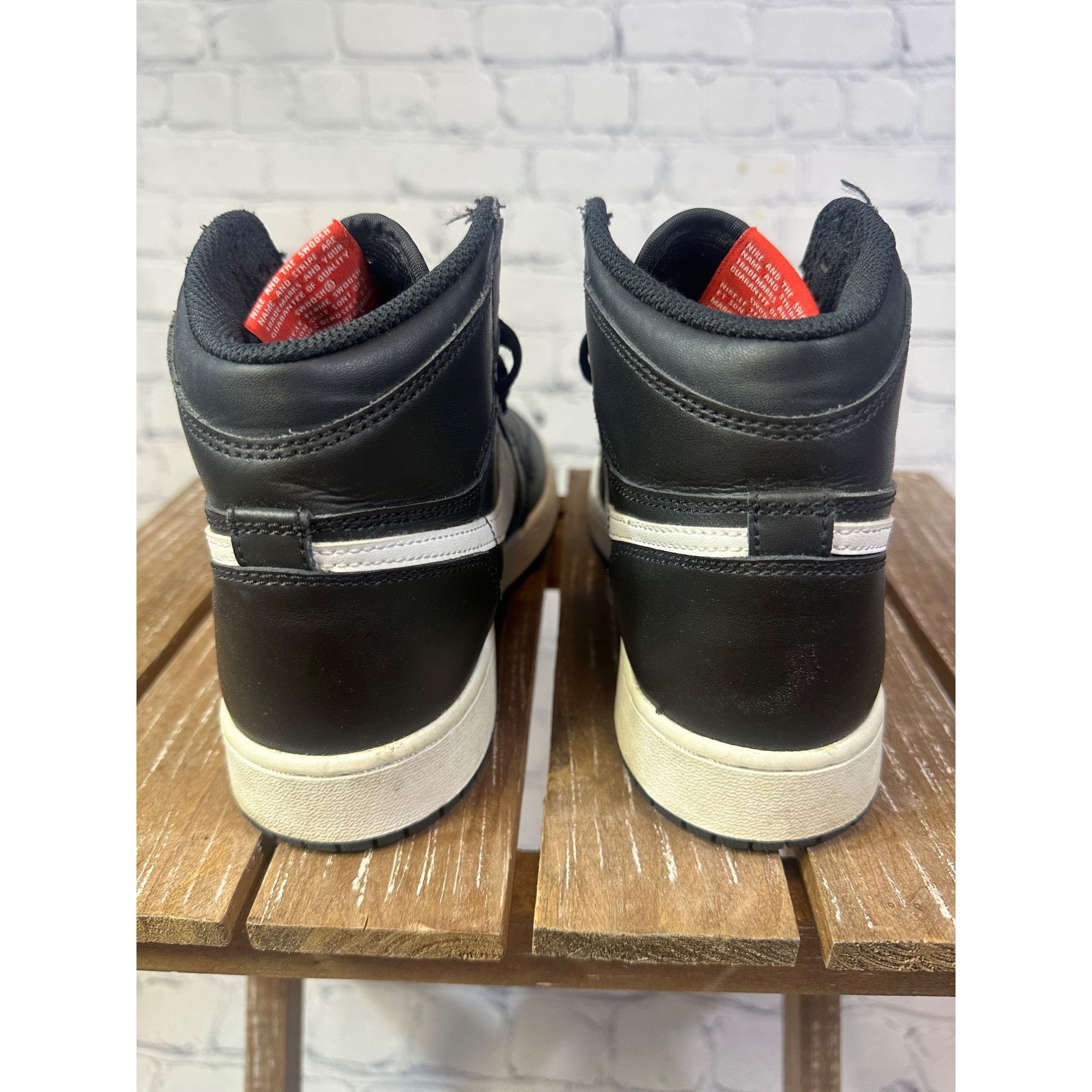 Jordan Brand Jordan 1 Retro Yin Yang Black ( GS) Size US 5.5 / EU 38 - 5 Thumbnail