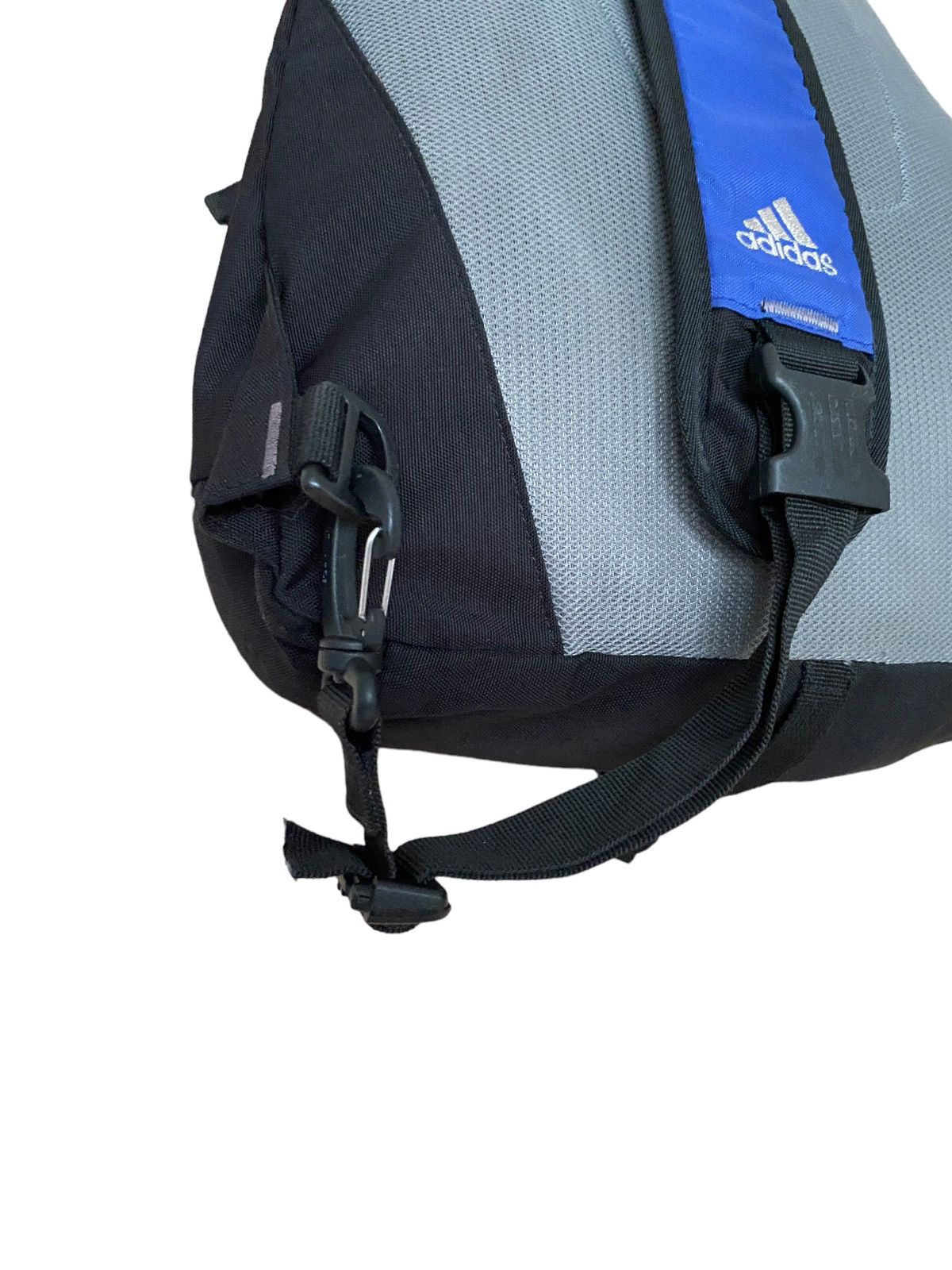 Vintage Vintage Brand Adidas Waist Bag Crossbody 2000s Size ONE SIZE - 7 Thumbnail