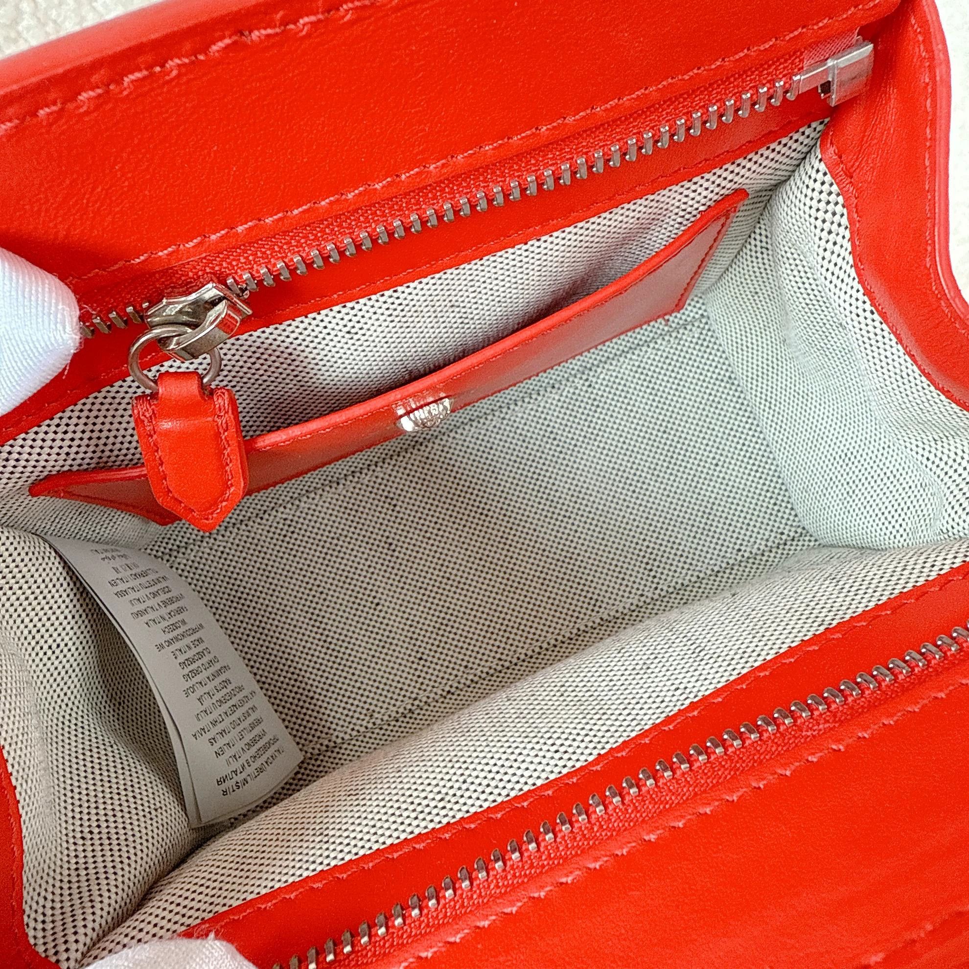 Versace Versace Red Hand/Crossbody Bag Pre-Owned Size ONE SIZE - 9 Thumbnail