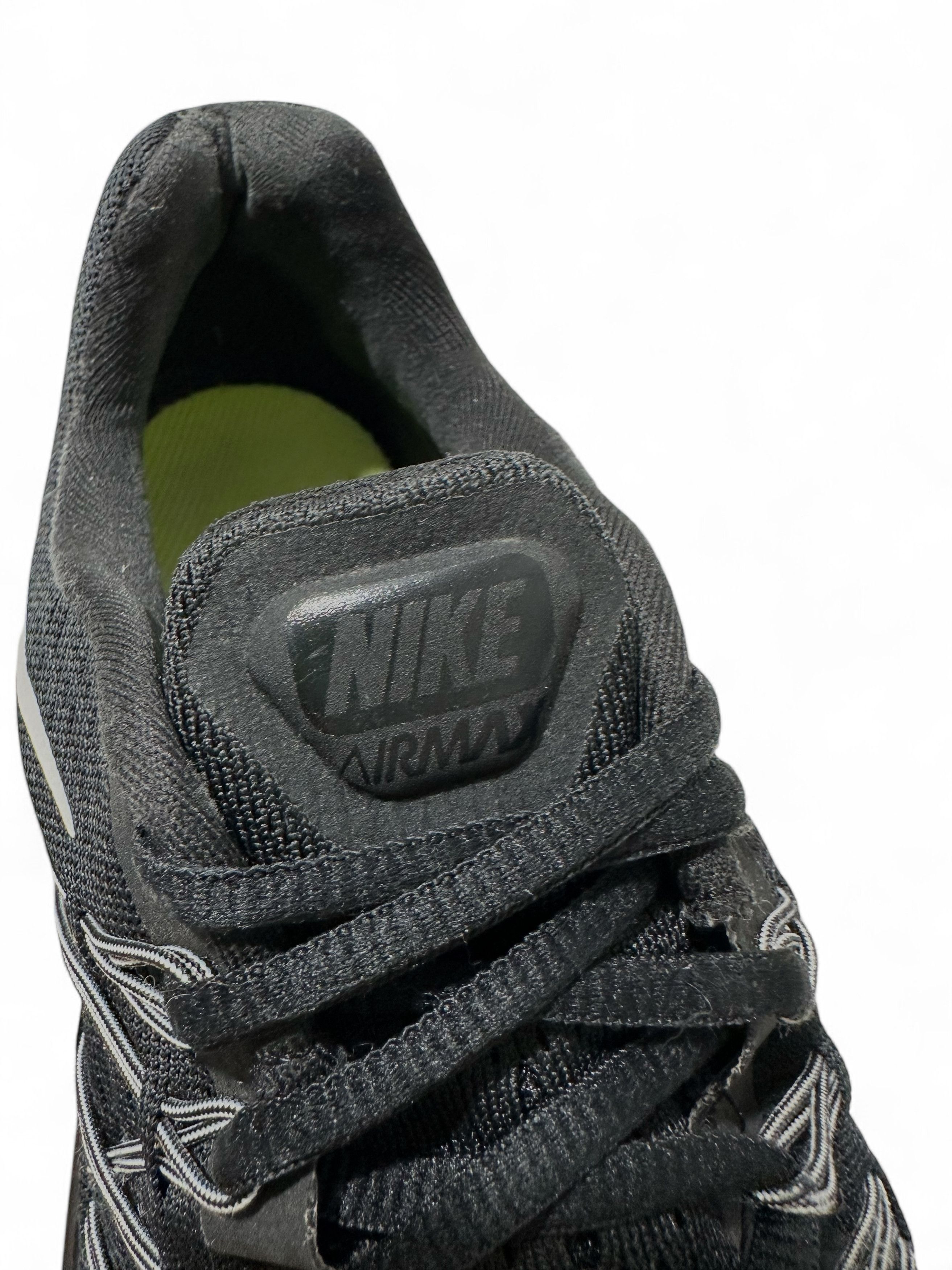 Nike Sz 38.5 Nike Air Max Black White Low Top Sneakers Size US 7.5 / IT 37.5 - 7 Thumbnail