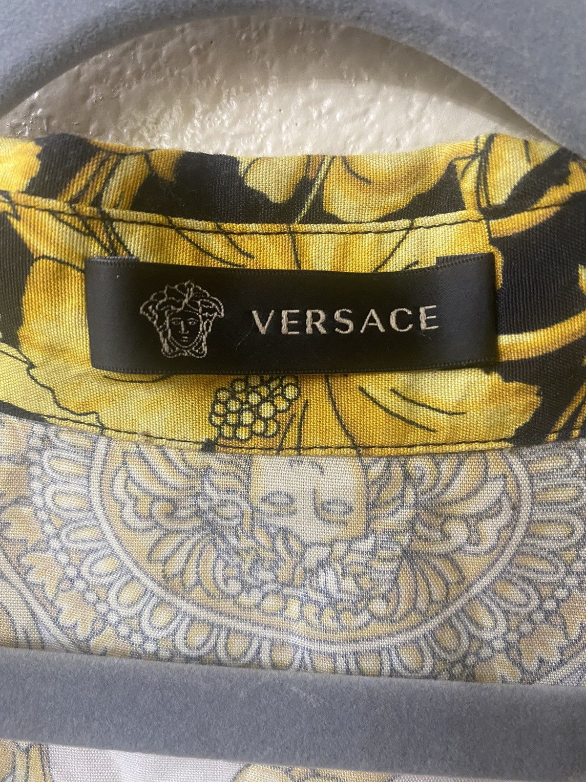 Versace ICONIC BLACK AND GOLD VERSACE BUTTON UP Size US L / EU 52-54 / 3 - 3 Thumbnail