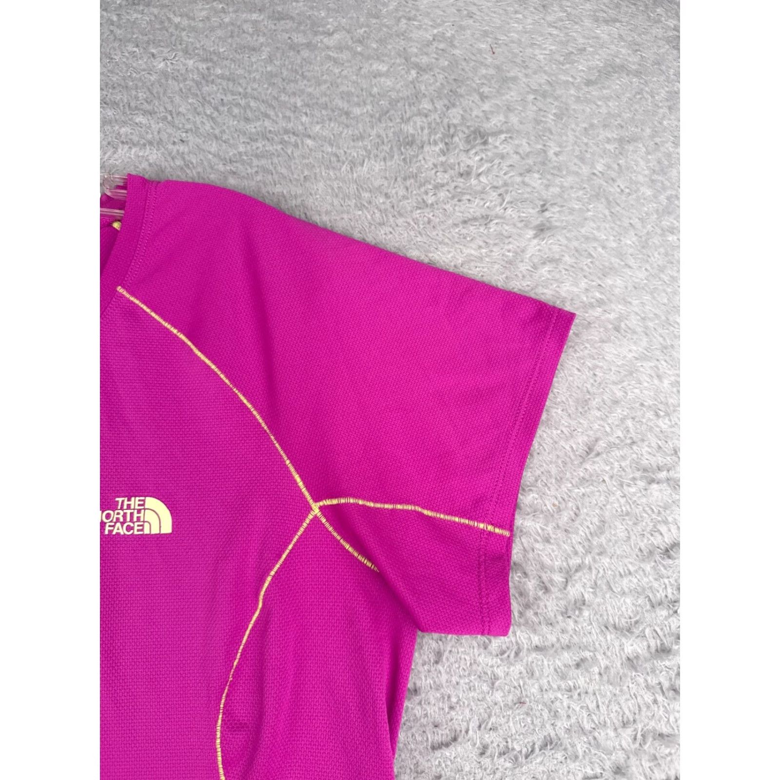 The North Face The North Face Shirt Women Large Pink Flash Dry 100% Polyester Crew Neck Size XS / US 0-2 / IT 36-38 - 2 Thumbnail