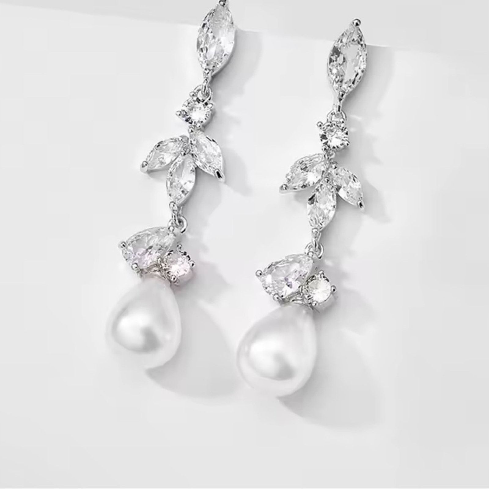 Other Cubic Zirconia Water Droplets Pearl Dangle Earrings Bride Size ONE SIZE - 2 Thumbnail