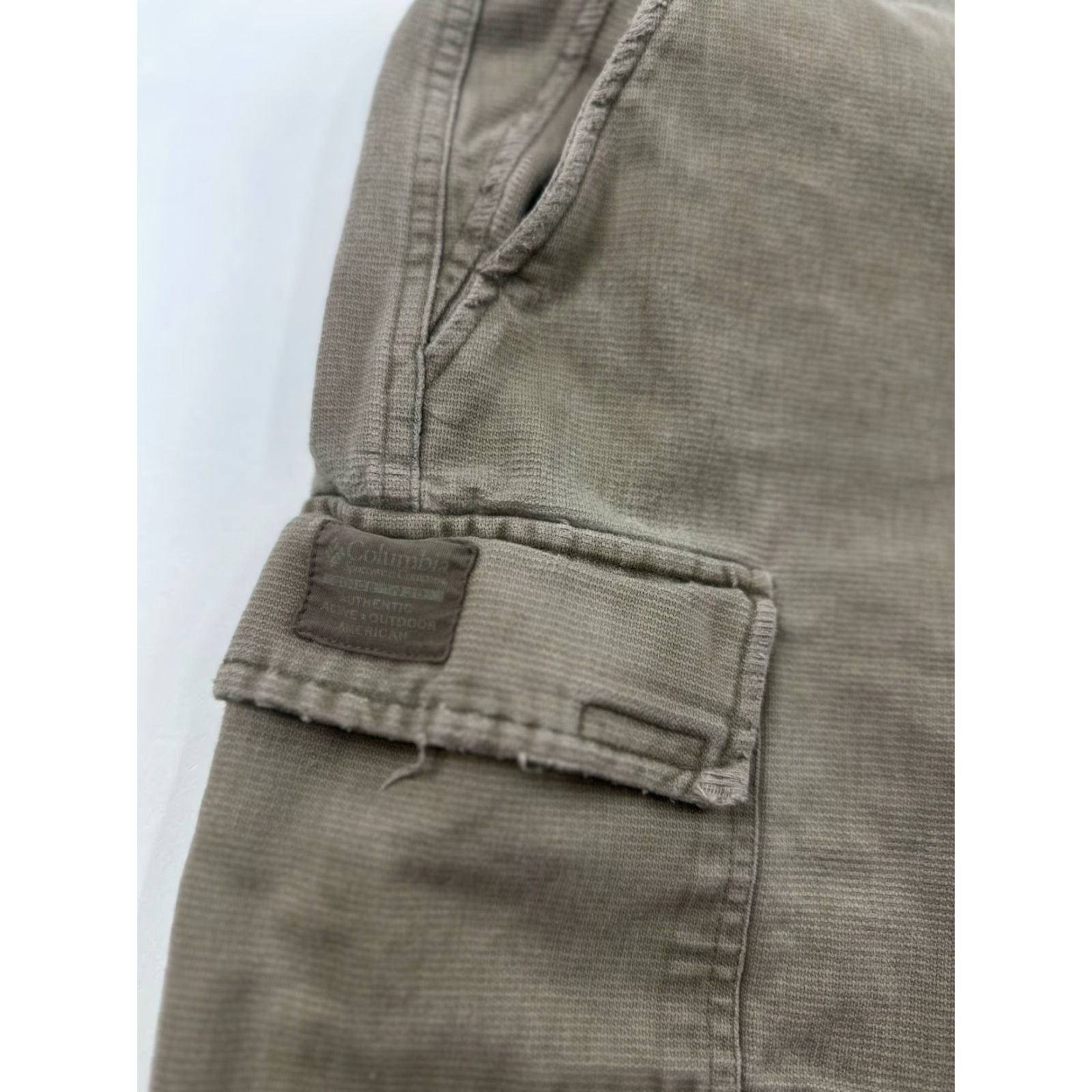 Vintage Columbia Shorts Men’s 32 Khaki Casual Cargo Beige Cotton Pockets Outdoor Trail American Mens Size US 32 / EU 48 - 6 Thumbnail