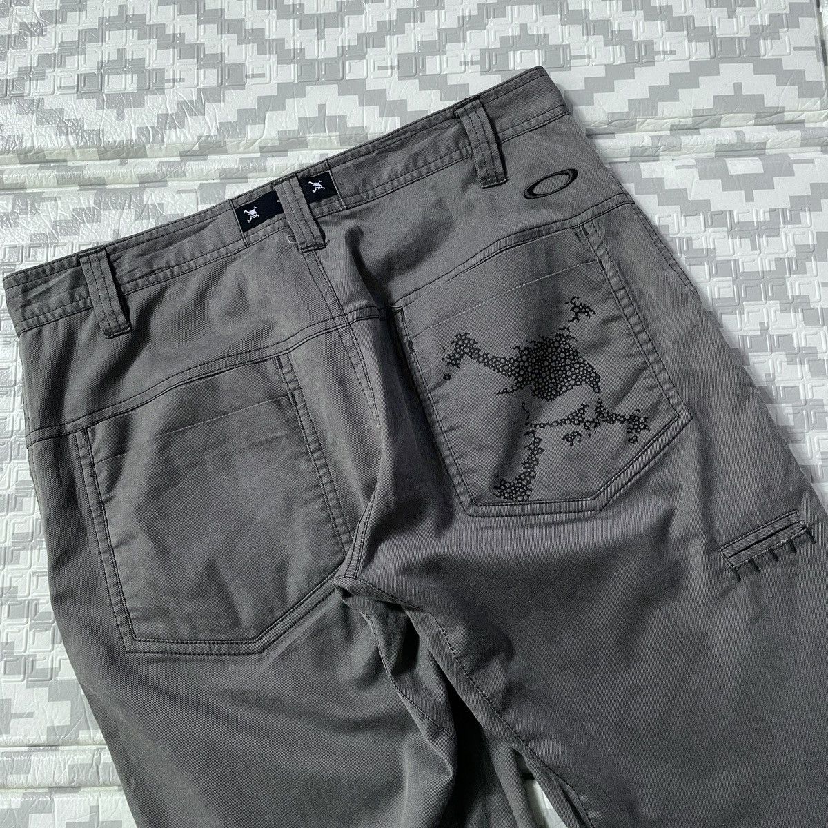 Oakley 🔥Oakley skull logo pocket cropped pants Size US 32 / EU 48 - 3 Thumbnail