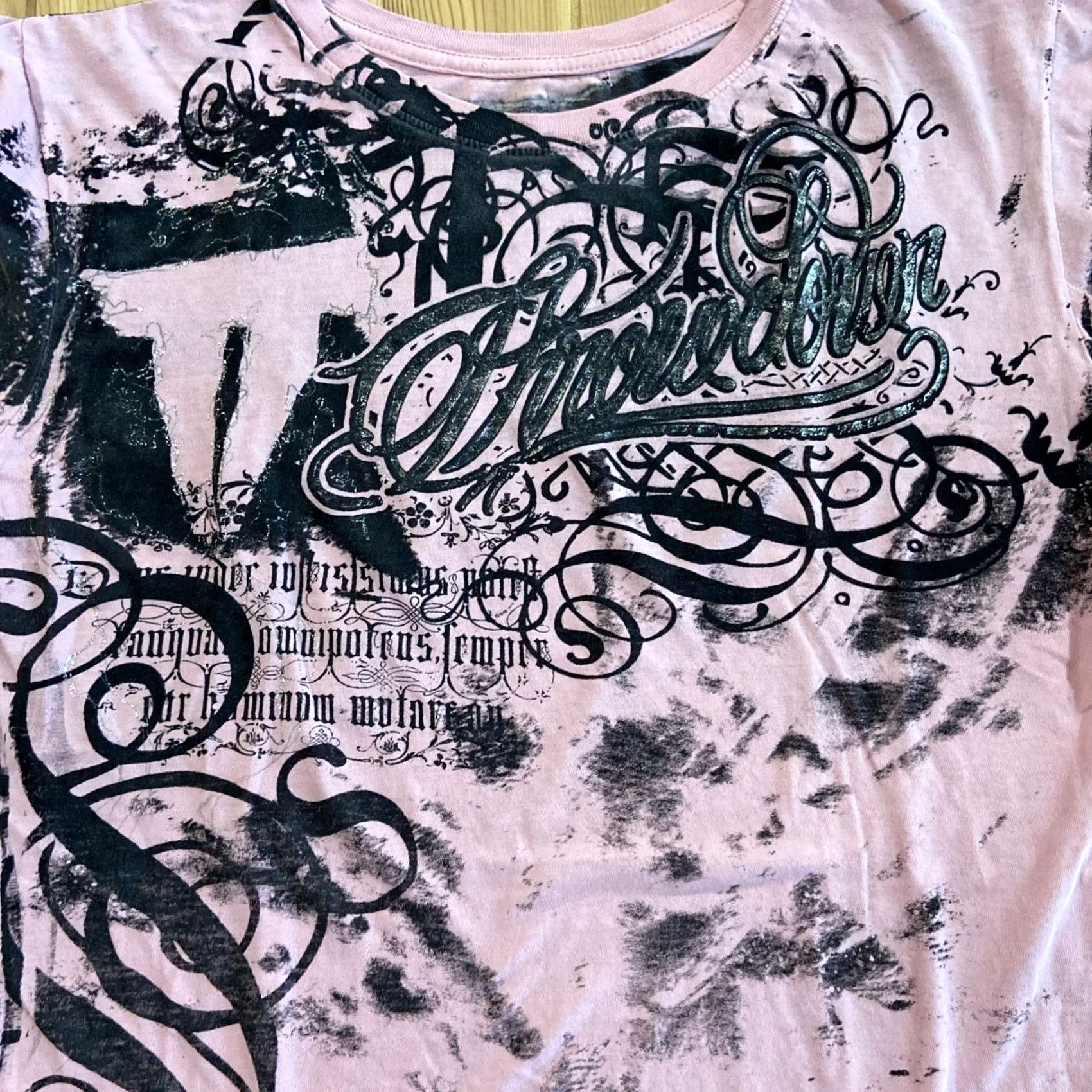 Gloverall VINTAGE Y2K Throwdown Premium All Over Print Pink T-Shirt XL Women Crew Neck Short Sleeve Skull Grunge Gothic Punk Double-Sided Black Cotton Knit Size XL / US 12-14 / IT 48-50 - 2 Thumbnail