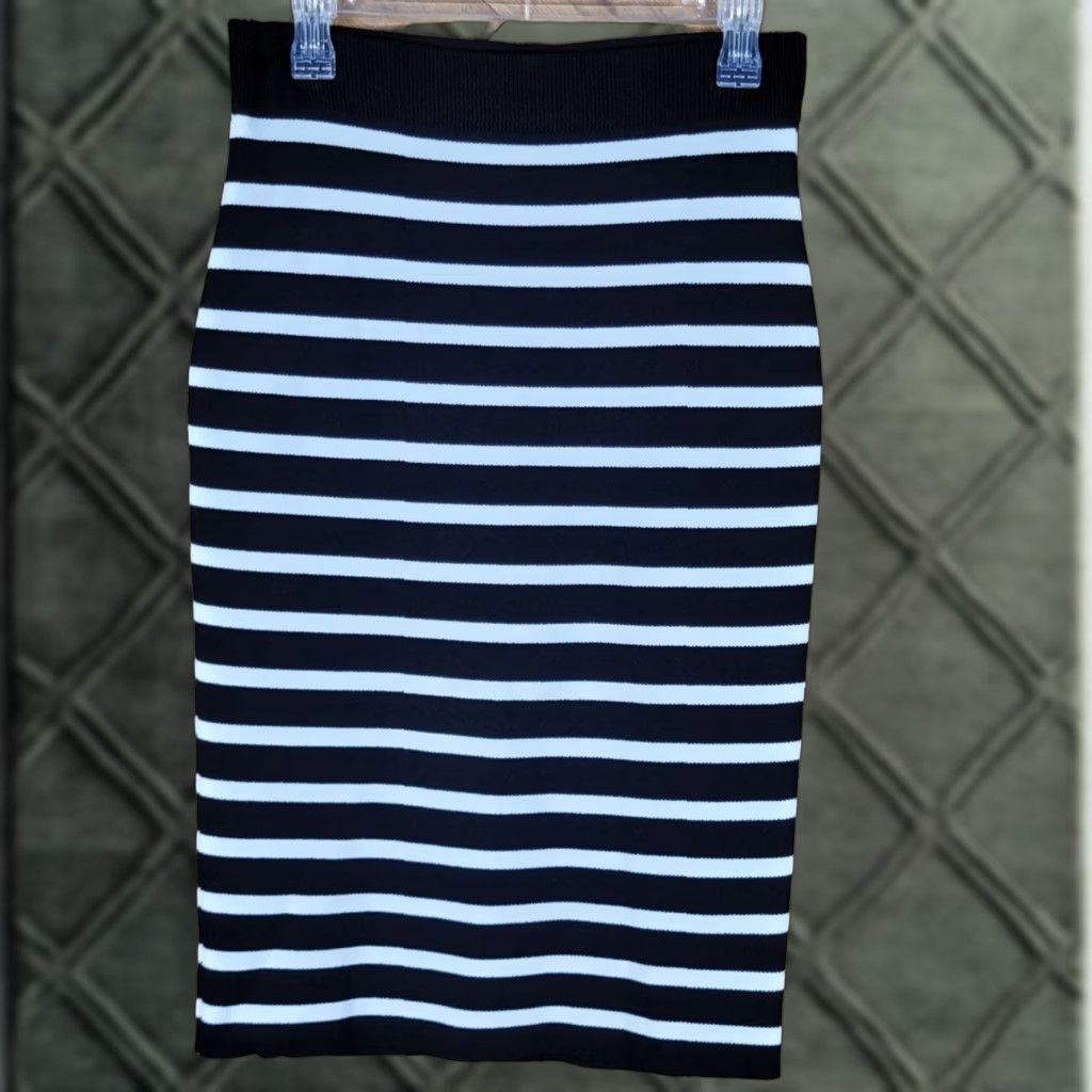 Vintage Rachel Roy Loves Knit Pencil Skirt Striped Black White Size M Womens Pencil Skirt Knit Striped 26.5 Knee Length M Womens Size 32" / US 10 / IT 46 - 1 Thumbnail