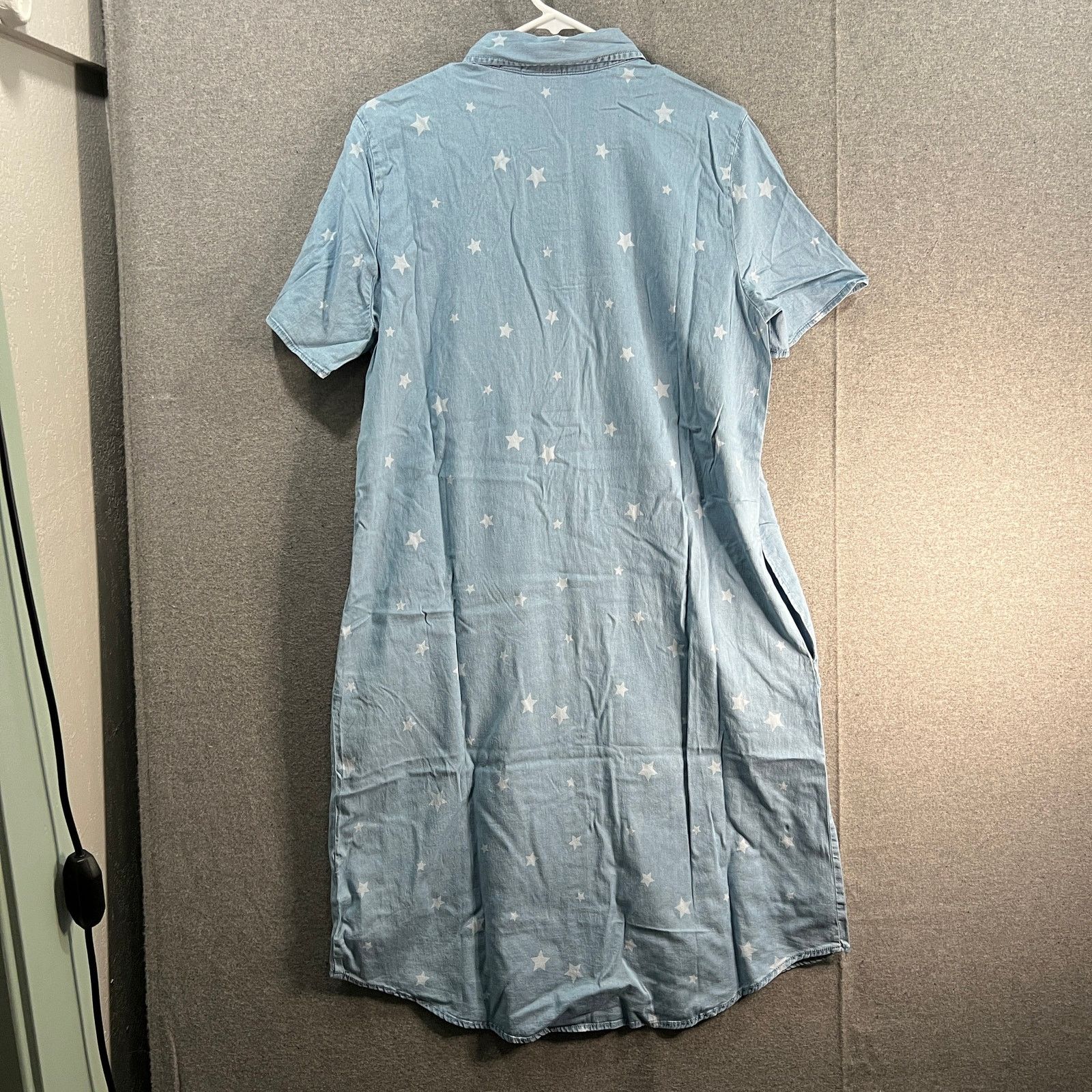 Denim & Co. Denim & Co. Stretch Lyocell Star Print Short-Sleeve Size M / US 6-8 / IT 42-44 - 2 Thumbnail