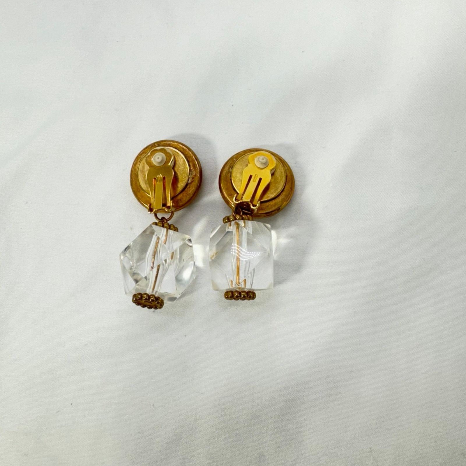 NBDN Nobrandedon VTG clunky lucite clip earrings Size ONE SIZE - 7 Thumbnail