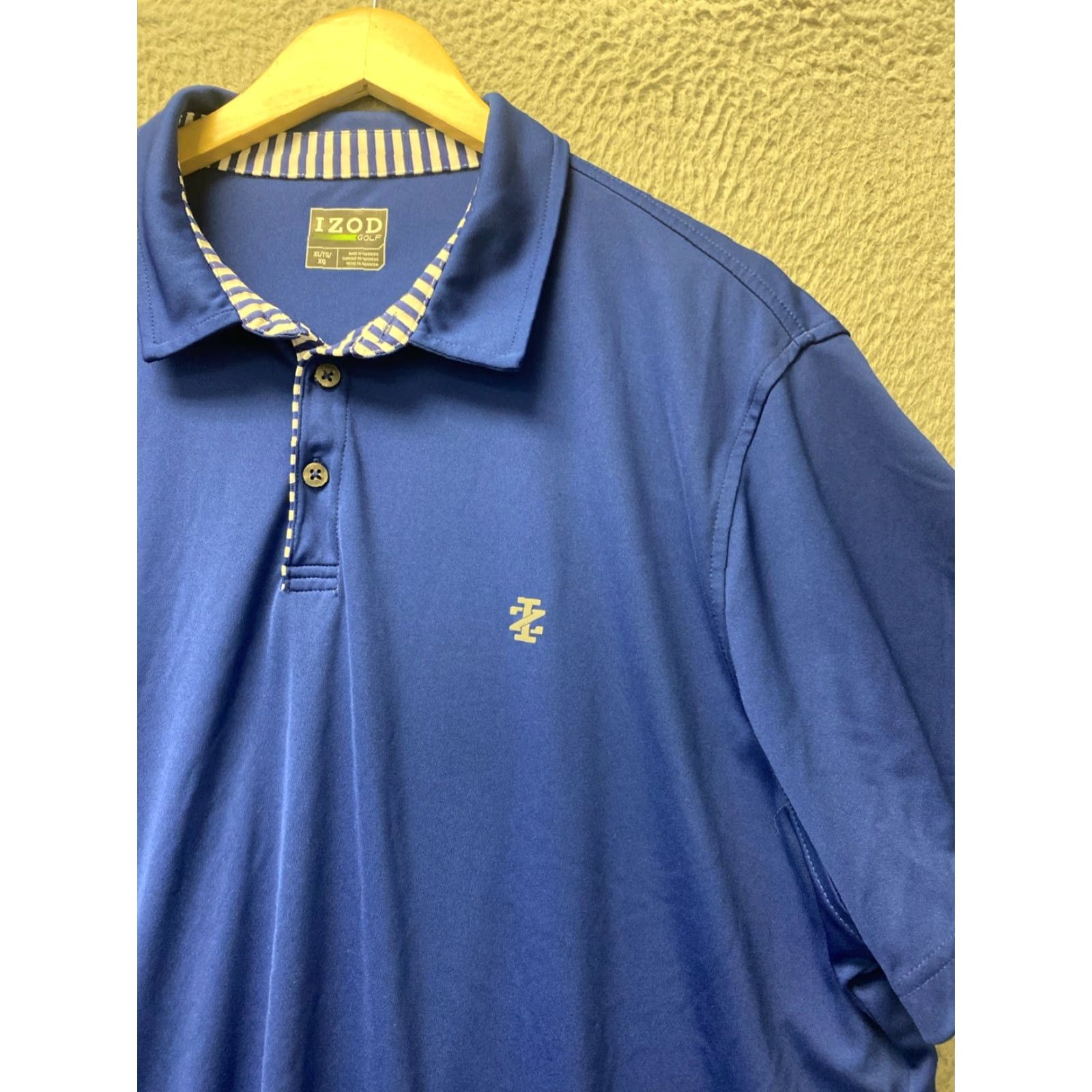 Izod IZOD Golf Polo Shirt XL Blue Collar 2-Button Patch Logo Short Sleeve Collared Regular Fit Men /124-40 Size US XL / EU 56 / 4 - 3 Thumbnail