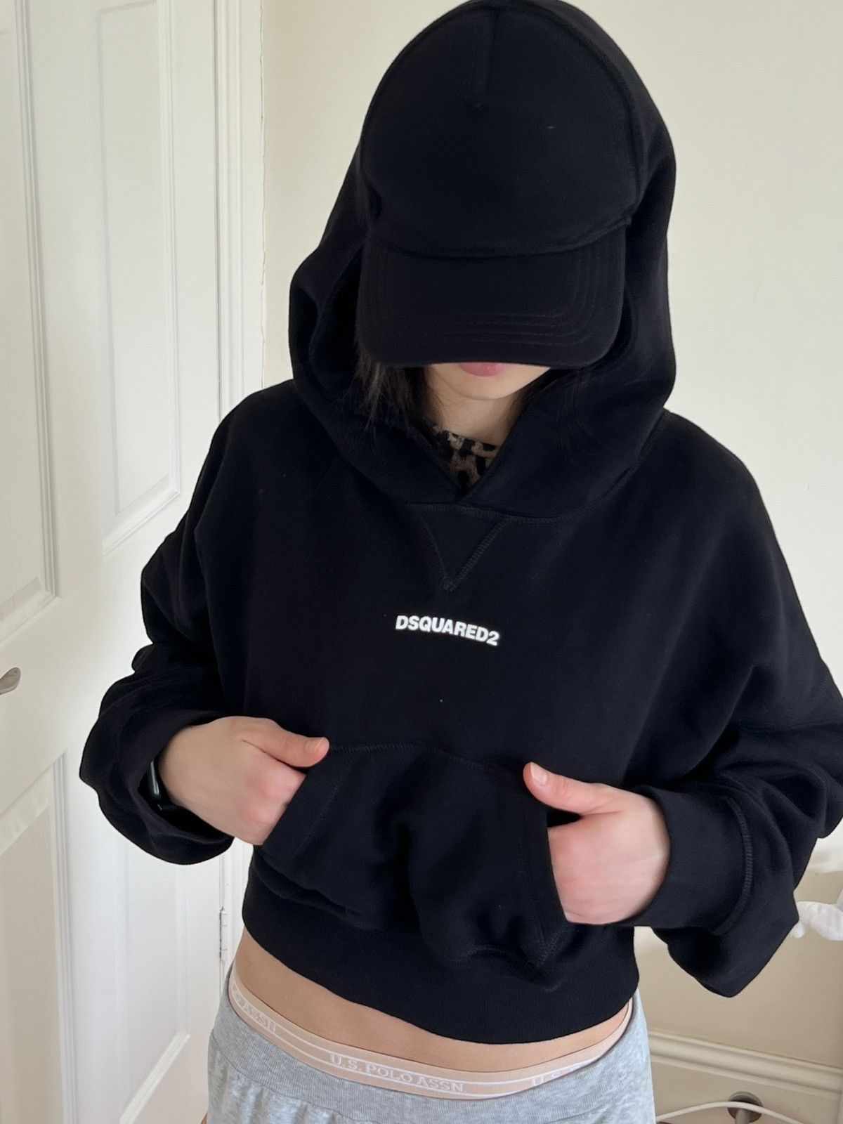 Dsquared2 DSQUARED2 ATTACHED CAP LOGO CROPPED HOODIE WOMEN Size L / US 10 / IT 46 - 4 Thumbnail
