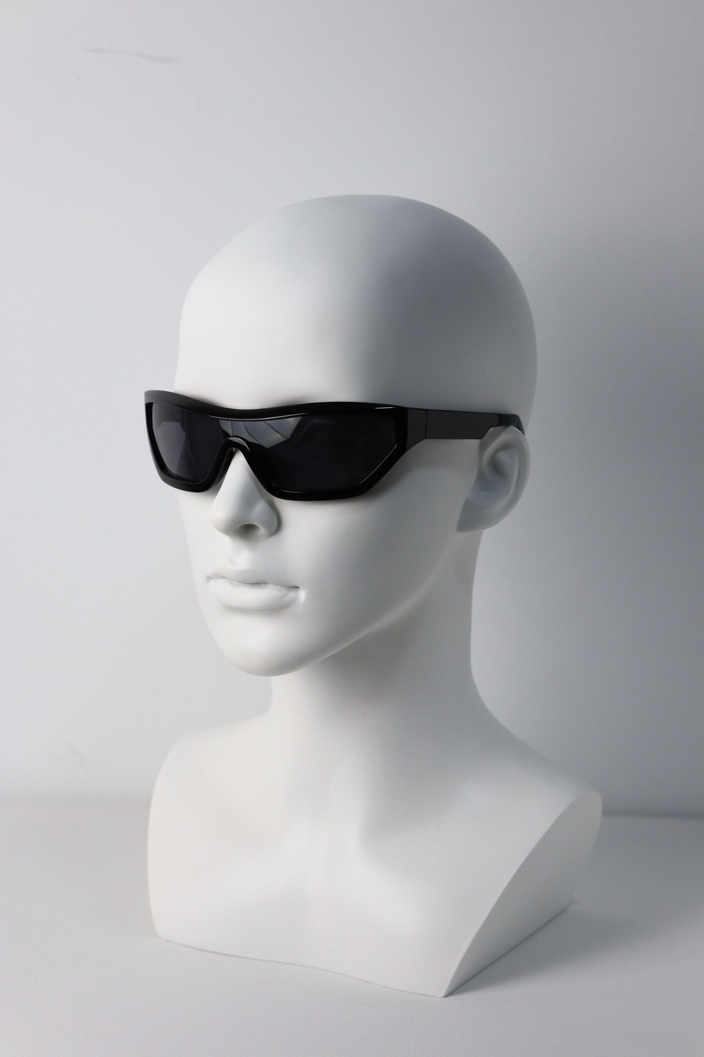Japanese Brand Y2k Avant Garde Futuristic Rectangle Black Sunglasses OS Size ONE SIZE - 1 Thumbnail