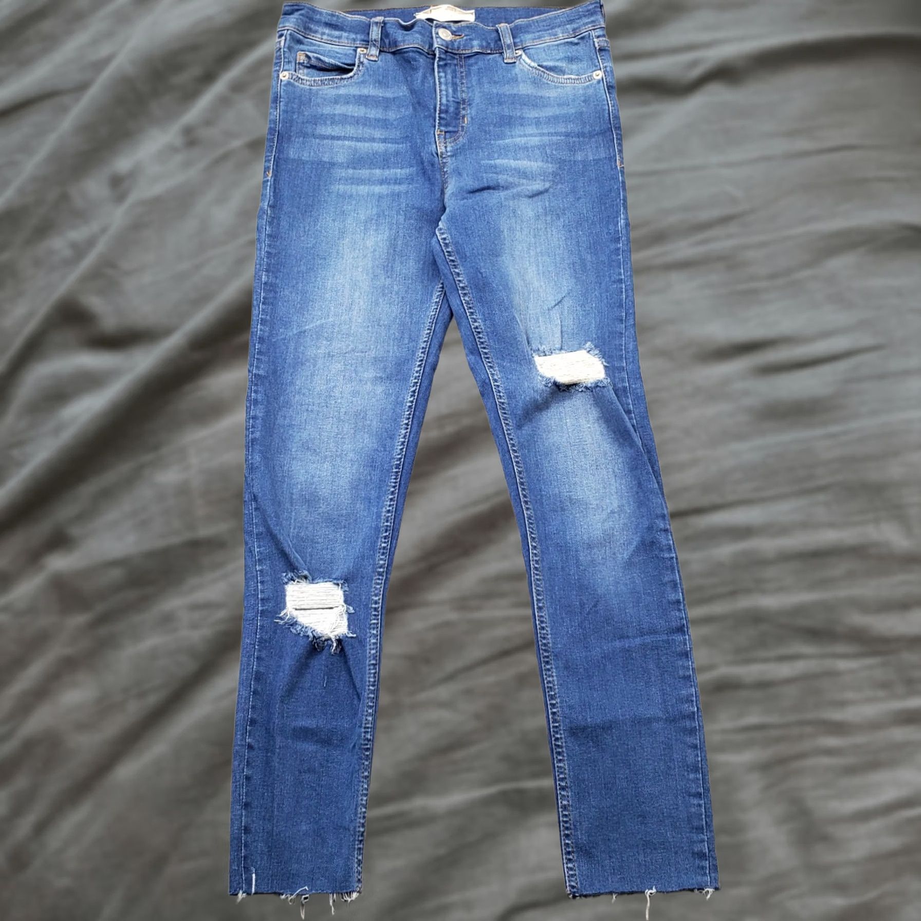 Free People Free People Jeans Womens 26 Blue Denim Distressed Frayed Hem Skinny Leg 5-Pocket Design 25.25 Inseam Womens Size 26 Blue Jeans Size 26" / US 2 / IT 38 - 1 Thumbnail