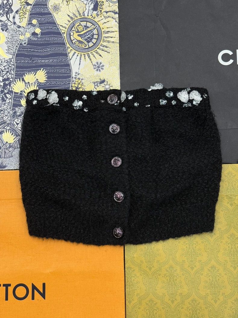 Chanel Chanel Black Lion Buckle Sequin Crop Top Size US M / EU 48-50 / 2 - 1 Thumbnail