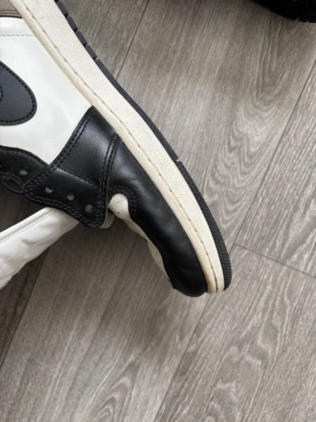 Jordan Brand Air Jordan 1 Retro High OG “Dark Mocha” Size US 12 / EU 45 - 13 Thumbnail