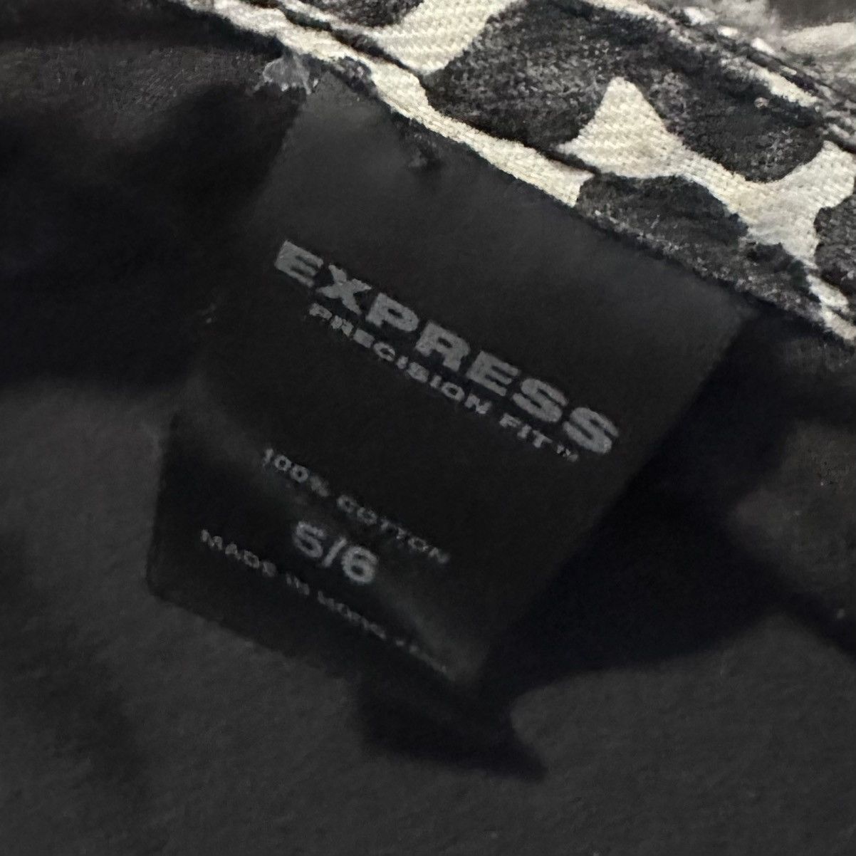 Express Y2K Express Grey Low Rise Denim Mini Skirt Cheetah Size 5/6 Size 28" / US 6 / IT 42 - 6 Thumbnail
