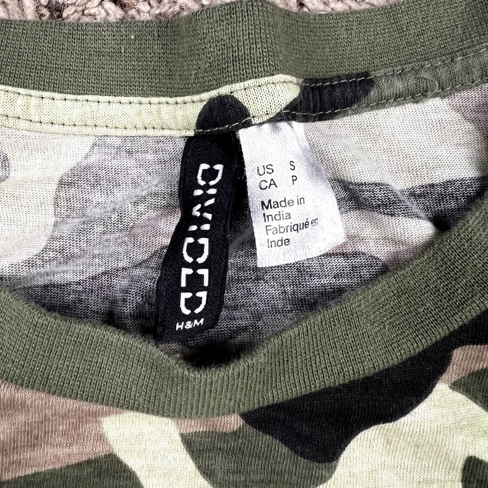 H&M VINTAGE Divided H&M Camo Crop T-Shirt Womens S Cotton Boxy Short Sleeve Casual Size S / US 4 / IT 40 - 2 Thumbnail