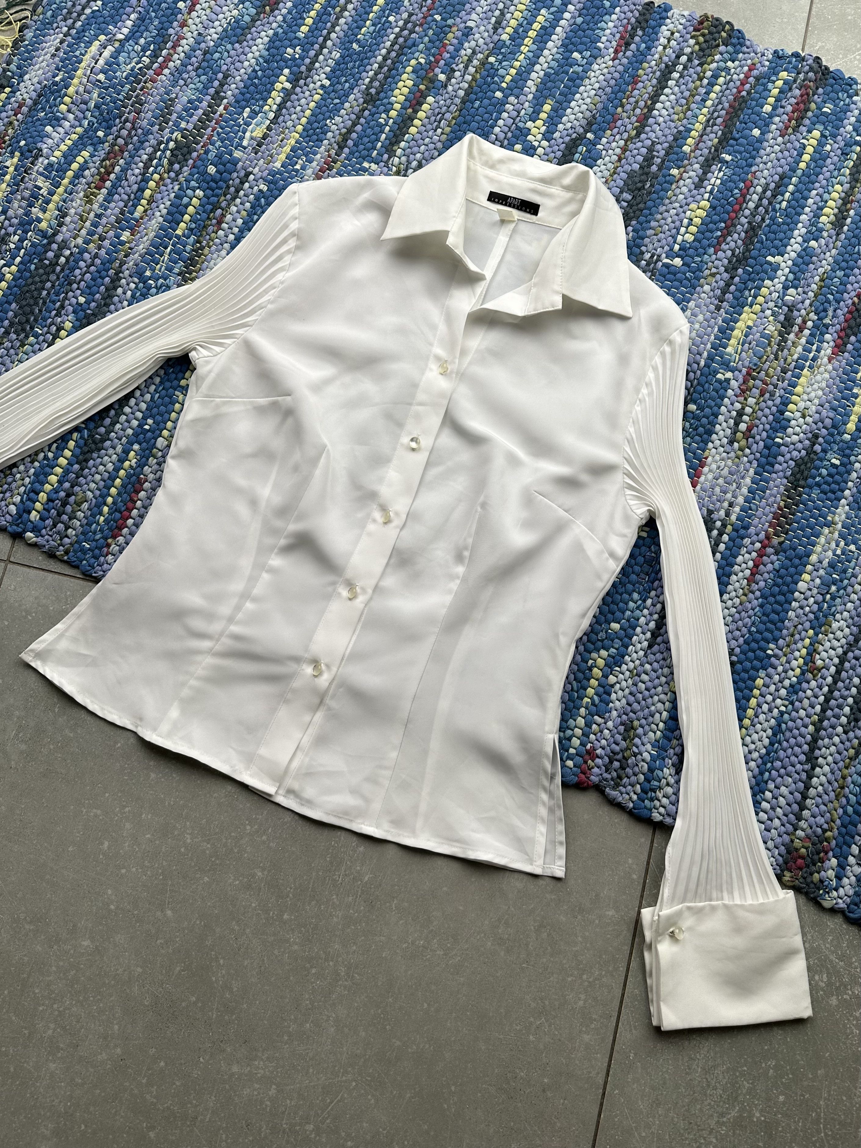 image of Avant Garde x Vintage Plisse Sleeve in White, Women's (Size Medium)