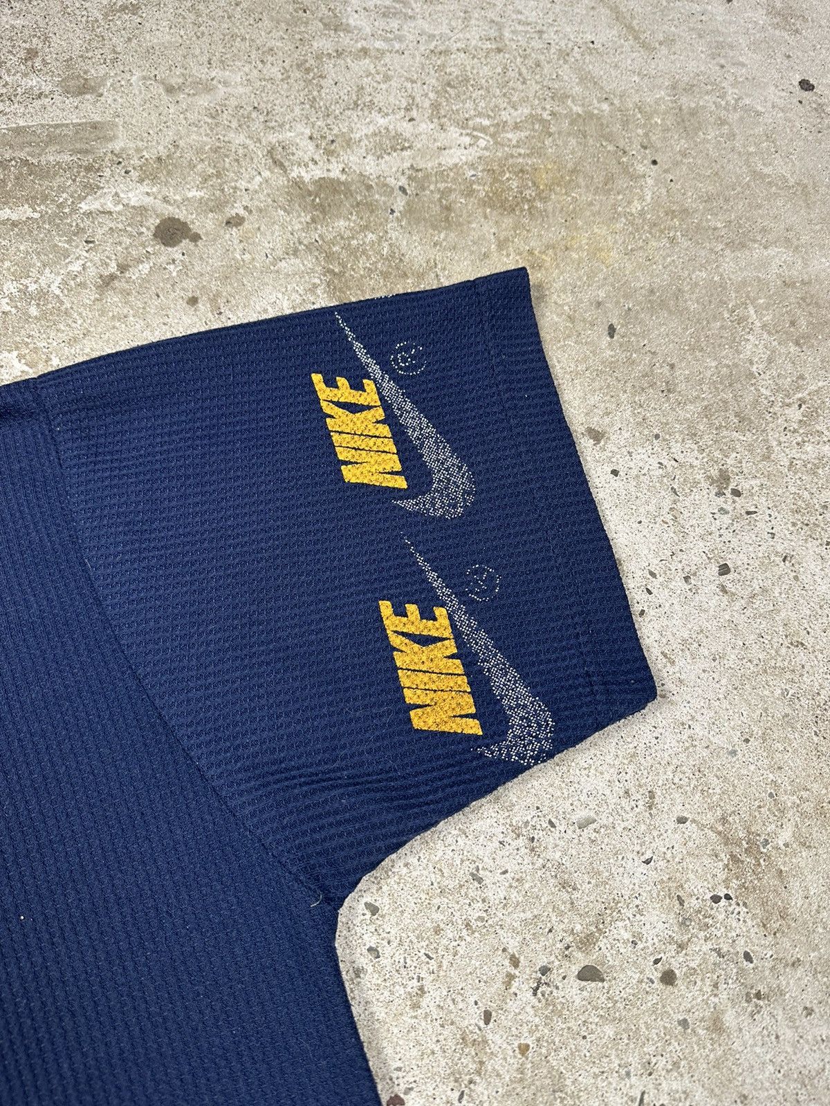 Nike ‼️ Rare Vintage Nike Swoosh Spell Out 90s Multi Navy Tee Size US L / EU 52-54 / 3 - 12 Thumbnail