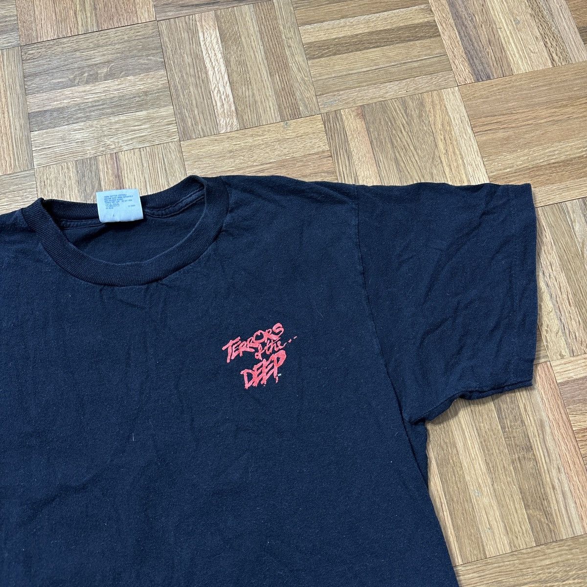 Tultex Vintage Sea World Terrors of the Deep tee Size US L / EU 52-54 / 3 - 4 Thumbnail
