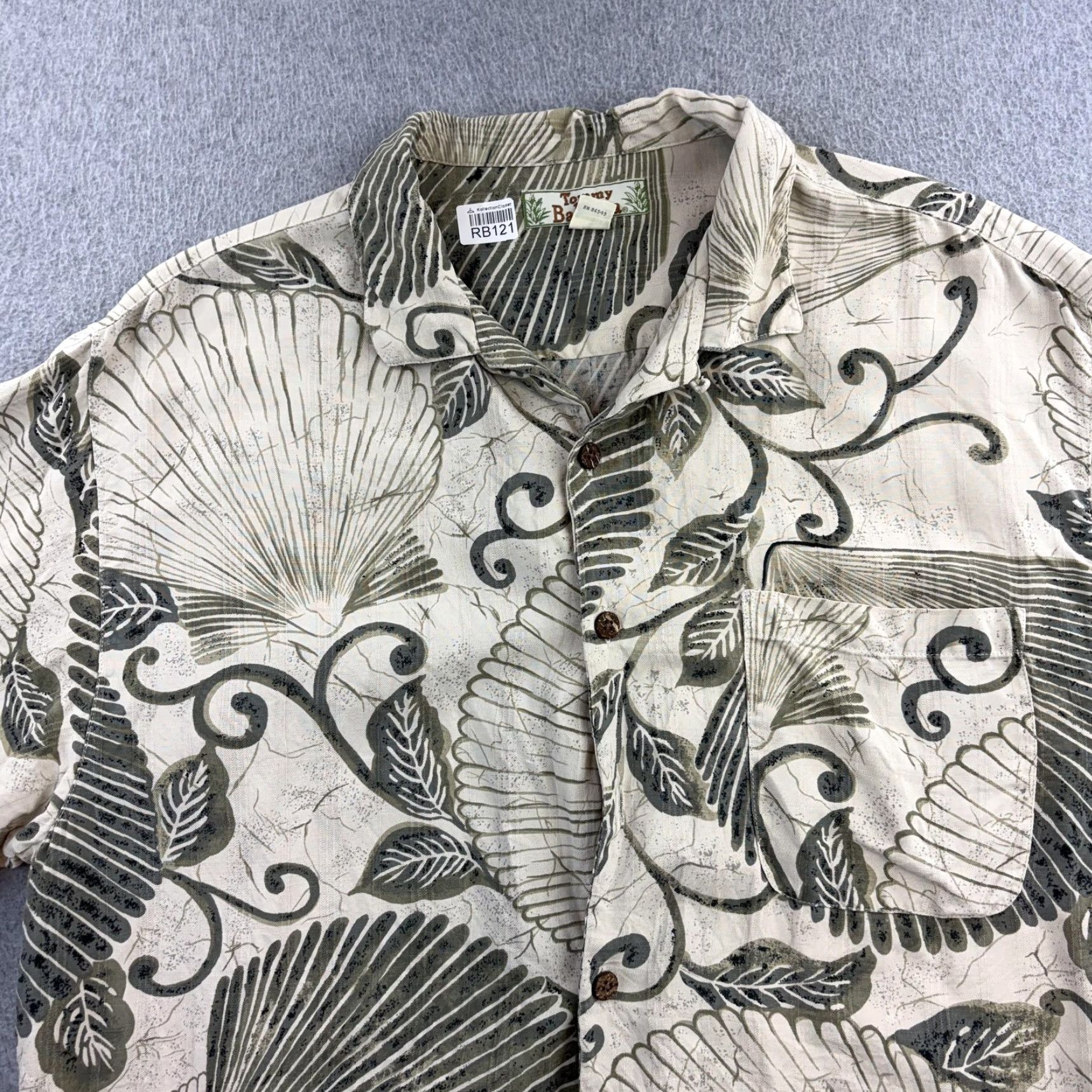 Tommy Bahama Tommy Bahama Shirt Mens Large Beige Green Silk Seashell Hawaiian Button Front Tee? Size US L / EU 52-54 / 3 - 2 Thumbnail