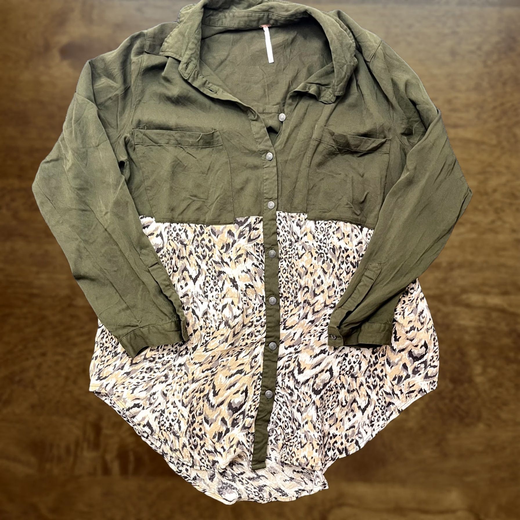 Free People Free People Shirt Womens Large Olive Animal Print Button Up Tunic Top Boho Size L / US 10 / IT 46 - 1 Thumbnail
