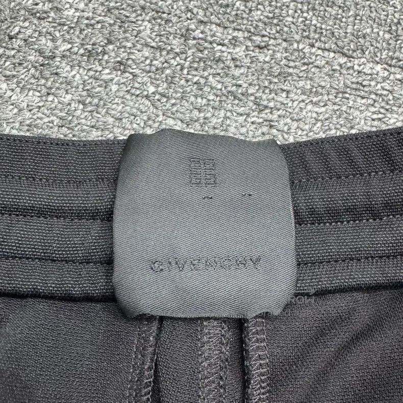 Givenchy Givenchy Size XS Letter Logo Shorts Size US 27 - 2 Thumbnail
