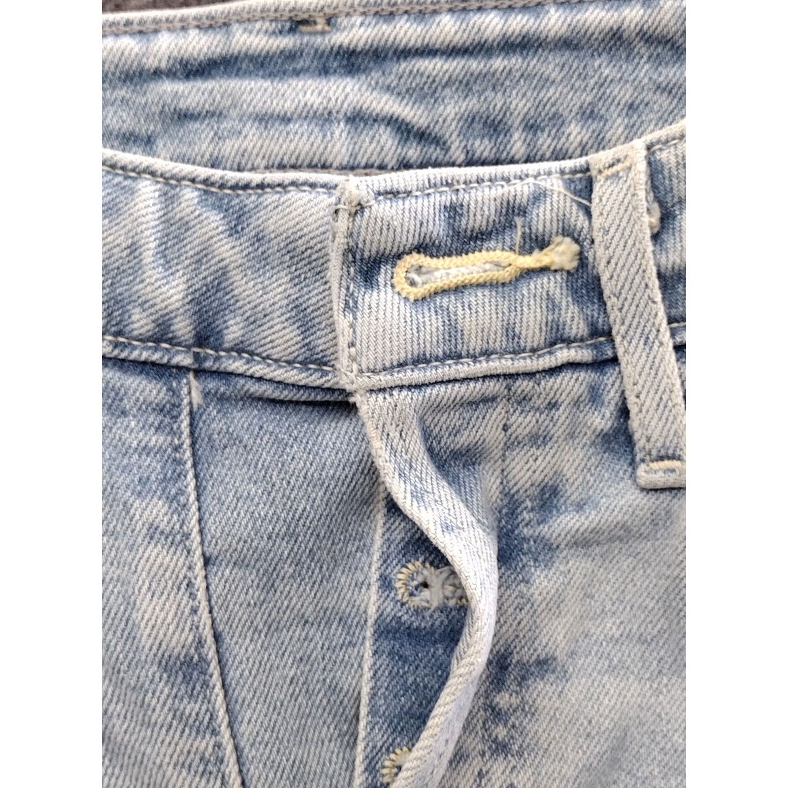 Vintage Unbranded Women’s High Rise Light Wash Distressed Cropped Denim Jeans Size 4 Size 27" / US 4 / IT 40 - 3 Thumbnail